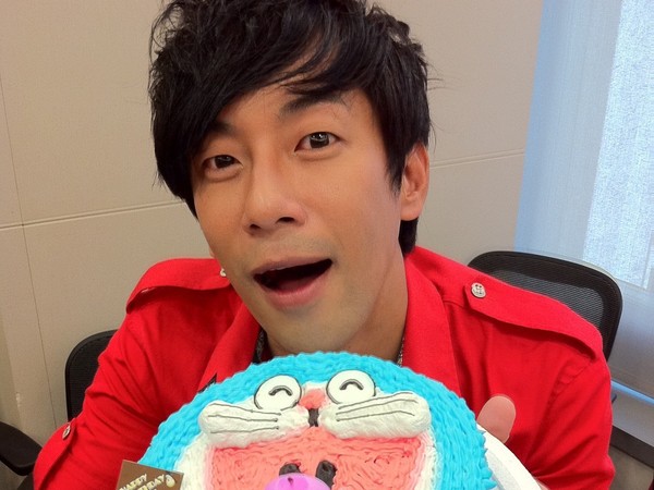 曾活躍一時的黑皮哥哥因病在家休養。（翻攝自張善為臉書）