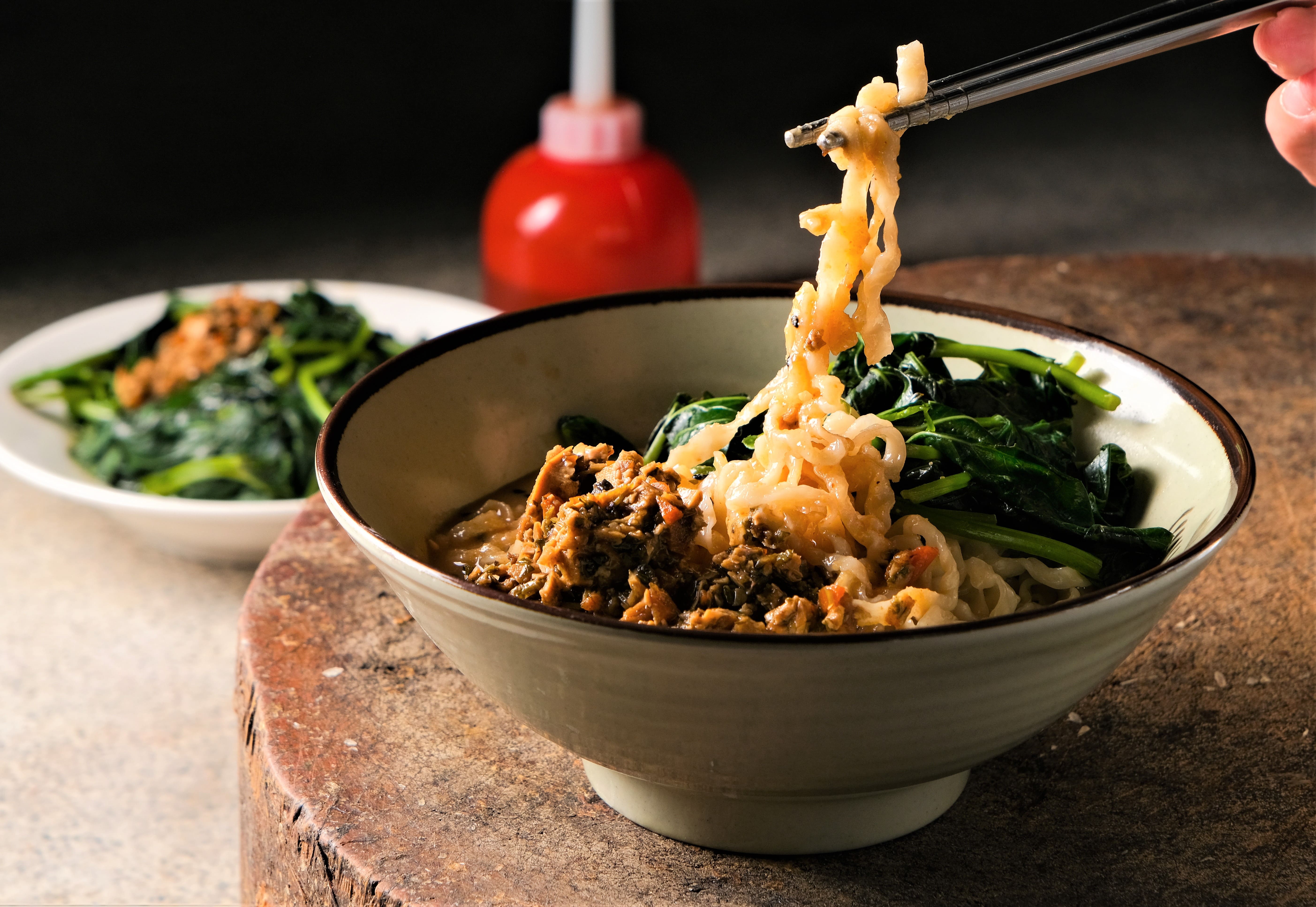 台南朋友推薦給我的「三津製麵」，力讚麵條Q彈有勁。