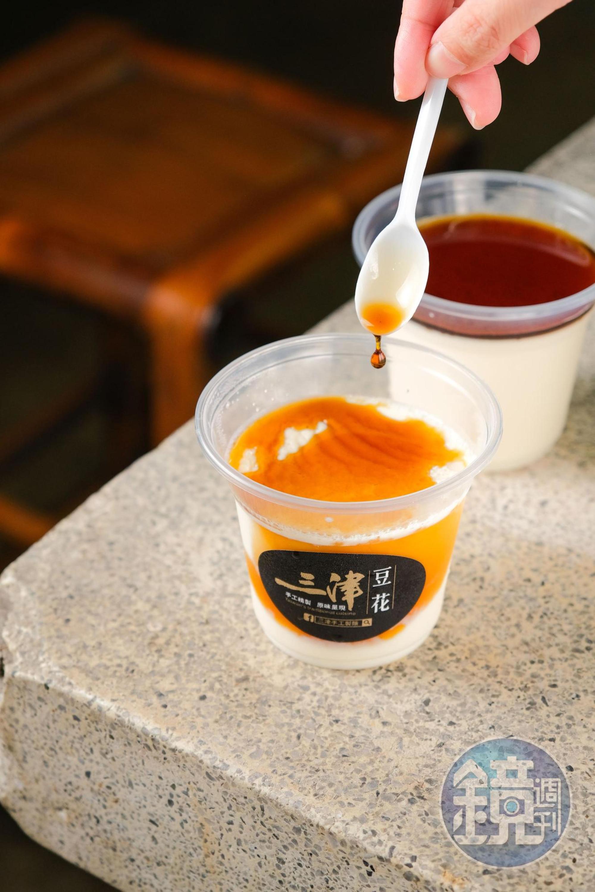 吃完麵,記得多帶碗豆香四溢的手工「豆花」。(30元/小碗、60元/大碗)
