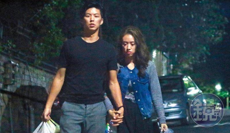 本刊曾直擊吳姍儒(右)和廣告公司CEO男友王開(左)一起採買後,十指緊扣回家。
