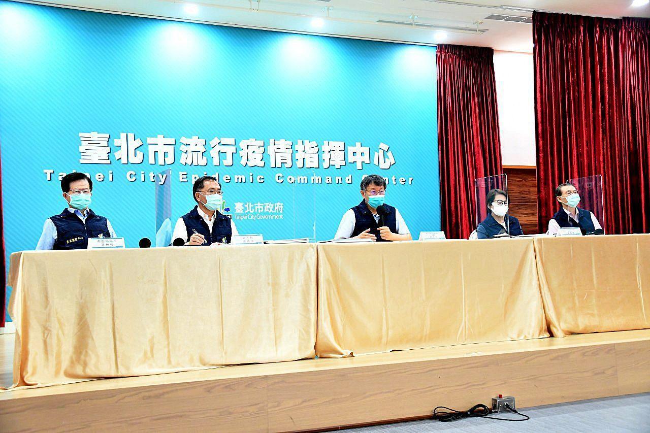 台北市今召開防疫記者會，針對各式疫苗疑問作說明。（台北市政府提供）