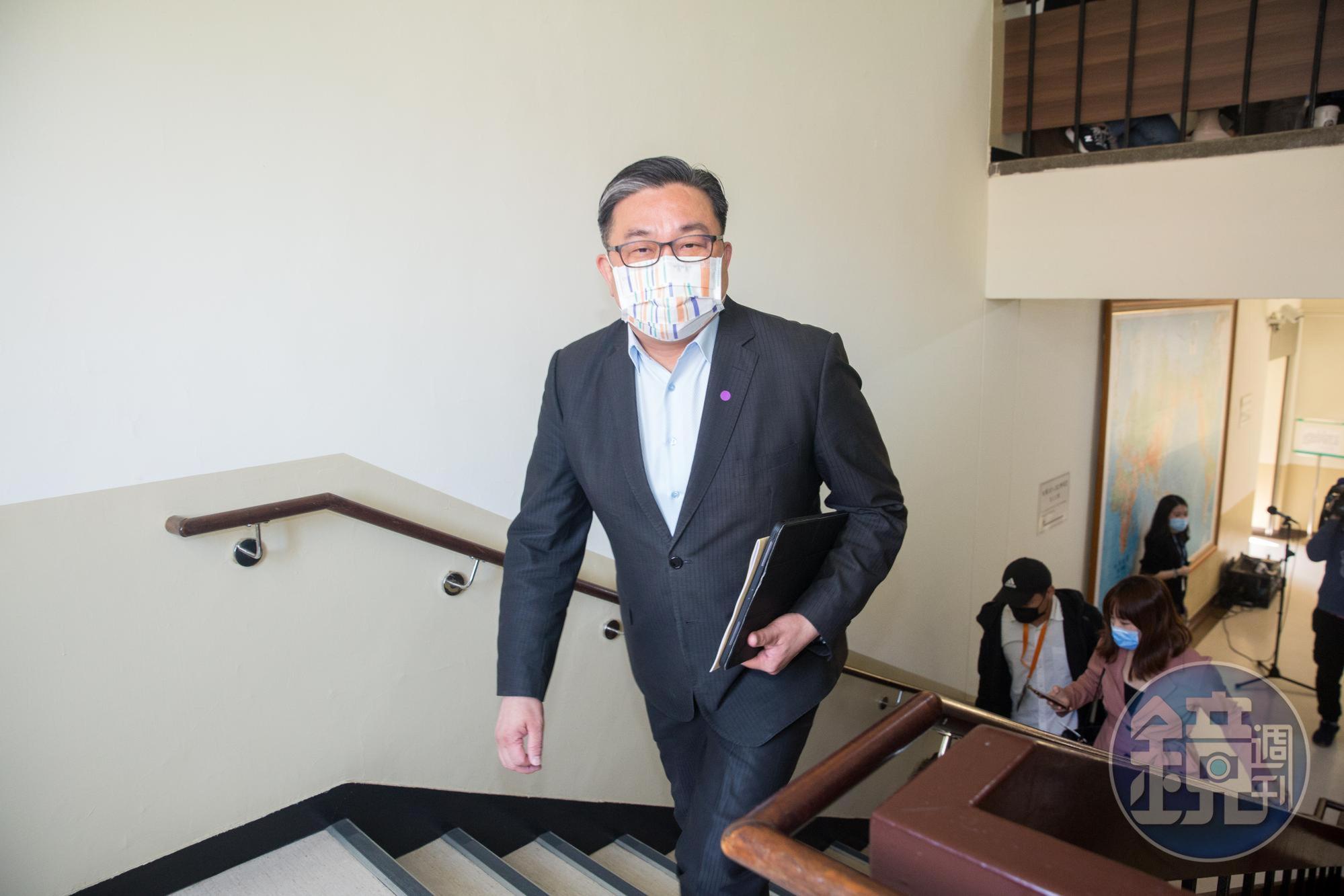 郭台銘凌晨po出3點聲明,強調關於輝瑞BNT疫苗購買一事,民進黨立委王定宇(圖)則po文狠酸許多國民黨政治人物。(本刊資料照)