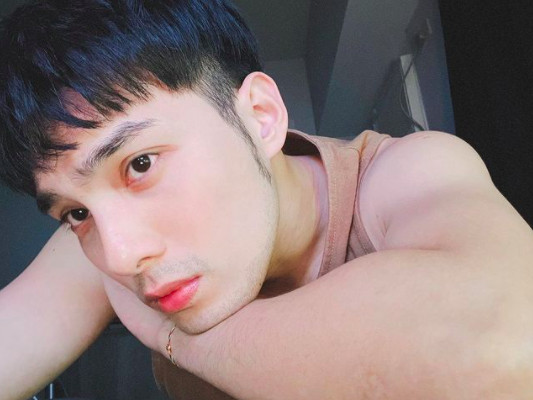 偉晉即將結束隔離期，但對於要不要去做篩檢覺得二難。（翻攝自偉晉IG）