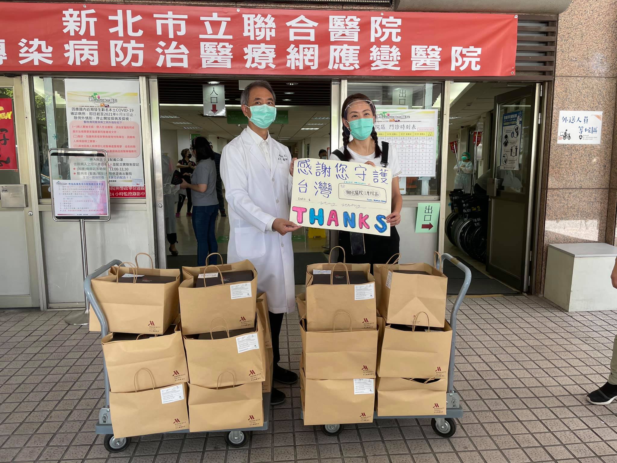 賈永婕募資採購抗疫物資，親送各大醫院。（翻攝自賈永婕的跑跳人生臉書）