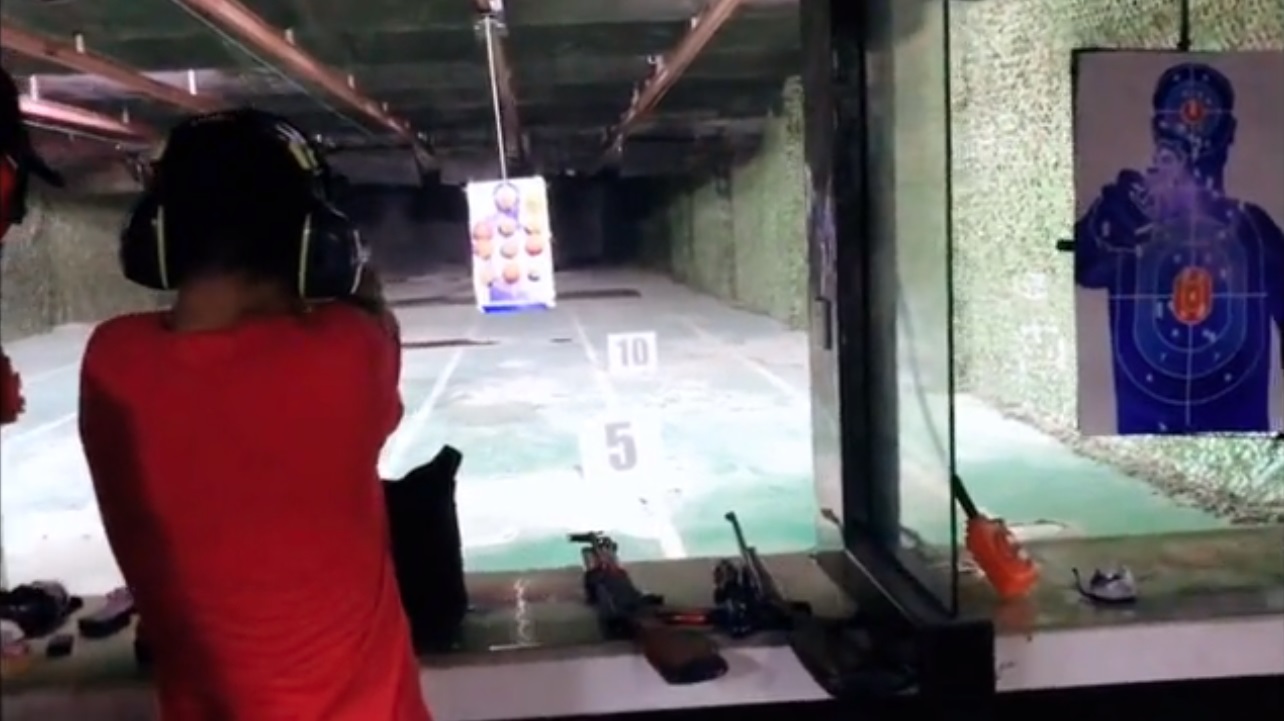 太陽會經多年發展,內部組織產生衝突一分為二,「太陽王」吳桐潭甚至派人到柬埔寨接受「殺手」射擊訓練。圖為金邊射擊場,非當事人。(翻攝自網路)