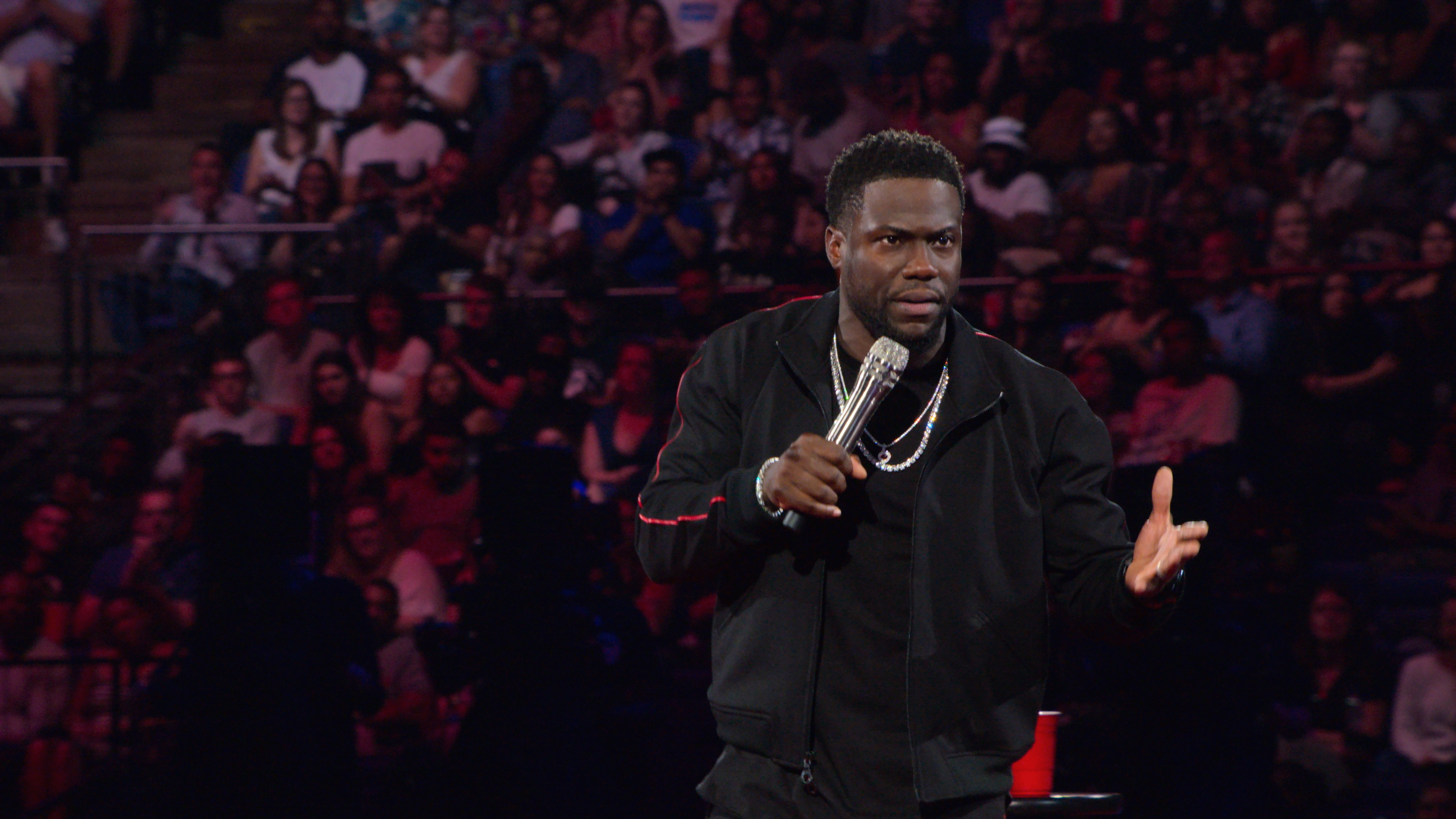 凱文哈特近年快速走紅，但也傳出負面新聞，但最討厭被說不好笑。（Netflix提供）