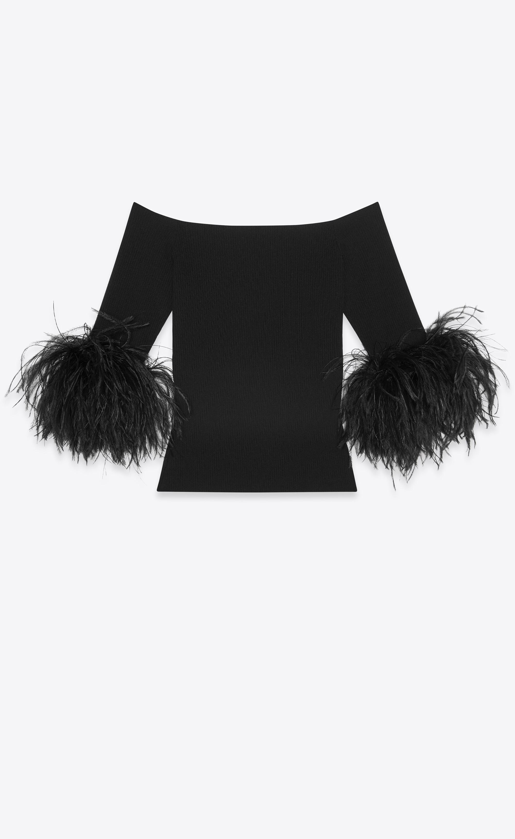 黑色羅紋緊身綴鴕鳥毛上衣 NT$38,950 SAINT LAURENT。（SAINT LAURENT提供）