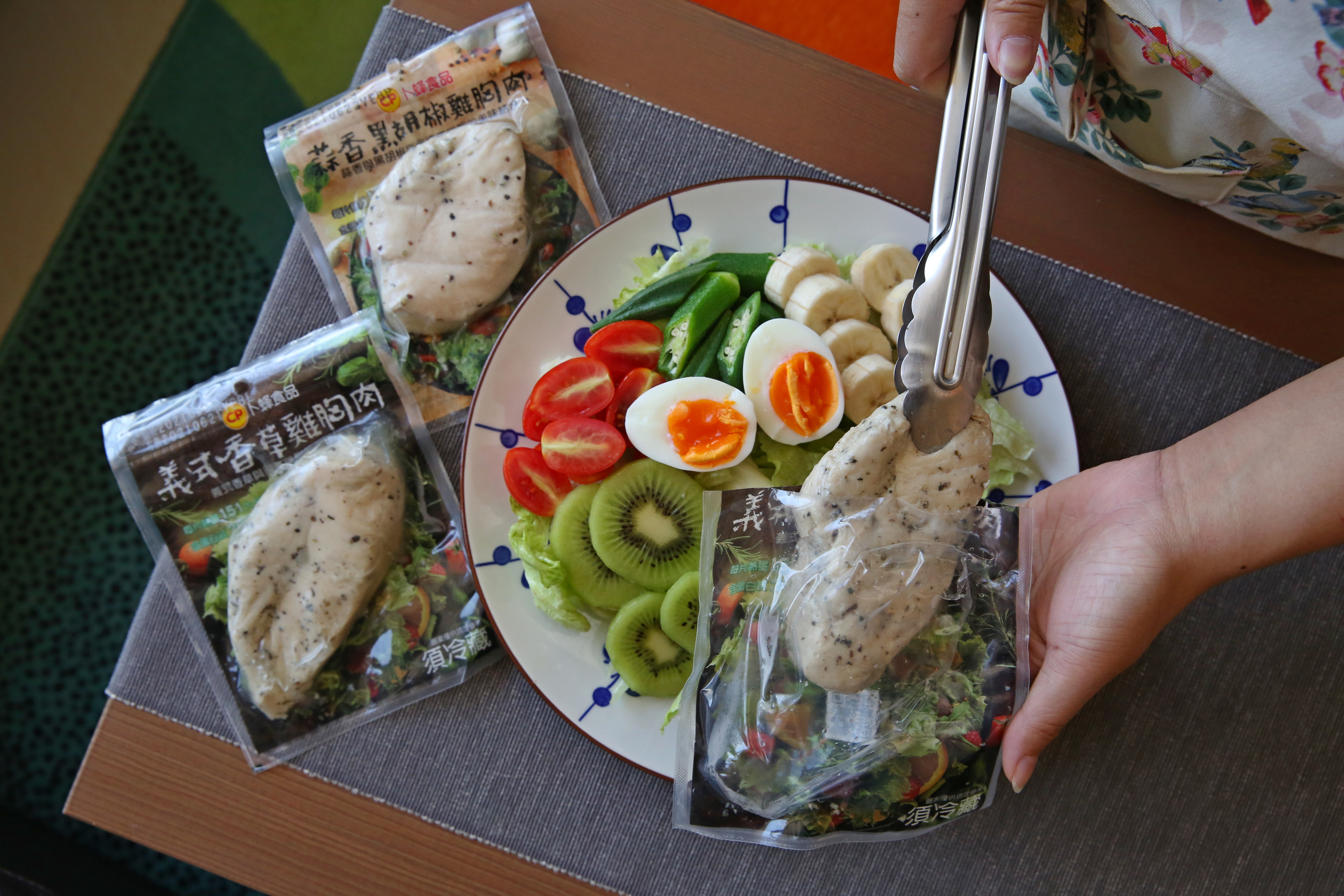 雞胸供應商卜蜂每年股價與配發的股利穩定成長，而且年年填息。