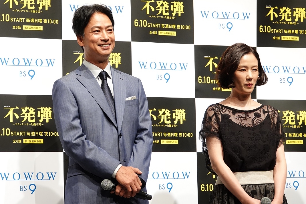 原田知世（右）是椎名桔平昔日的偶像，兩人曾經合作《不發彈》系列作品，如今失婚的熟年男女能在一起也算美夢成真。（翻攝網站okyo.whatsin.jp）