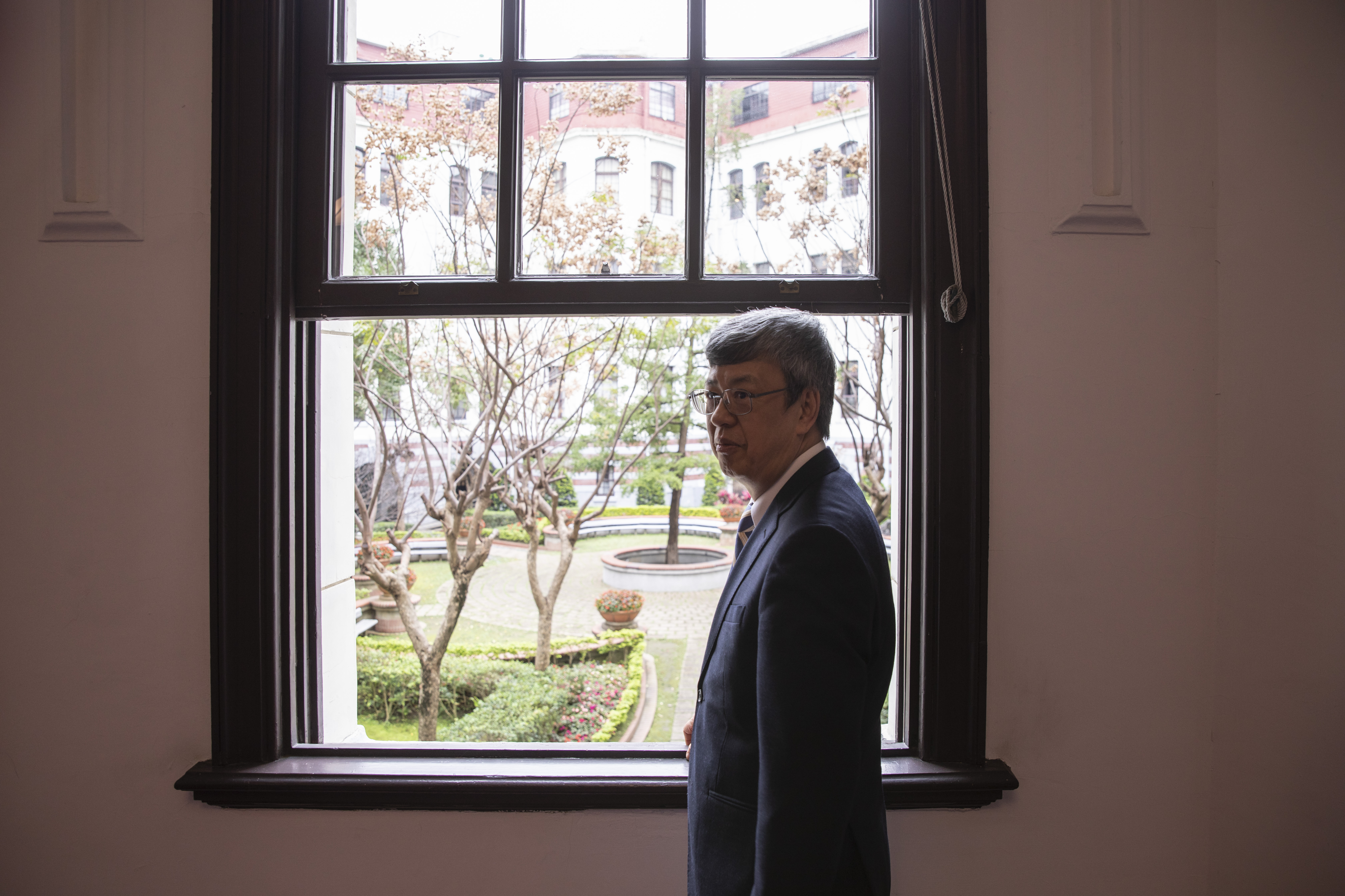 陳建仁比較以色列、英國、美國、智利與烏拉圭疫苗接種情形，其中智利與烏拉圭疫情不見緩解。（本刊資料照）