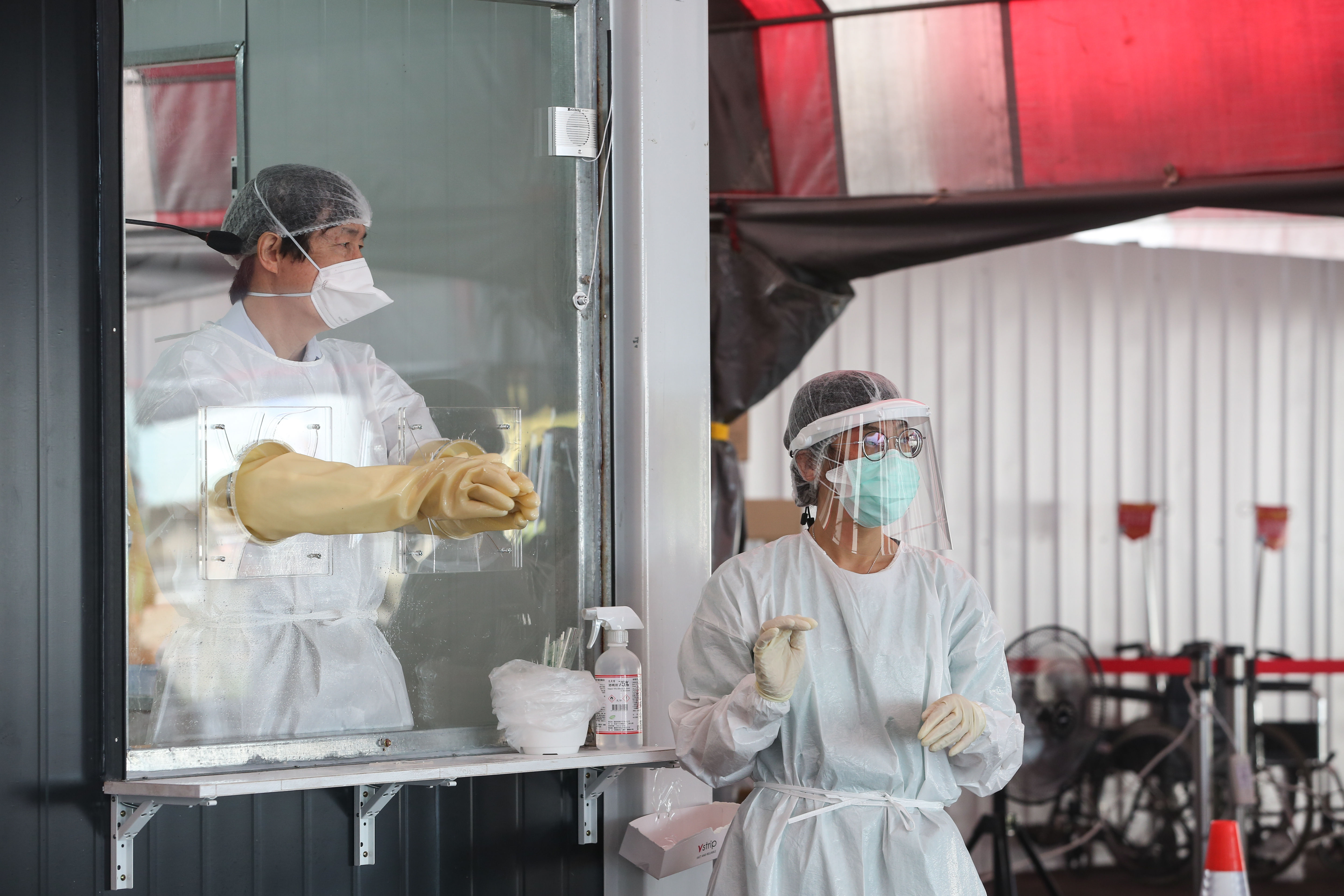 食藥署日前表示將引進2款居家快篩試劑，昨再表示「首款國產居家快篩試劑」將開賣。示意圖。（資料照）