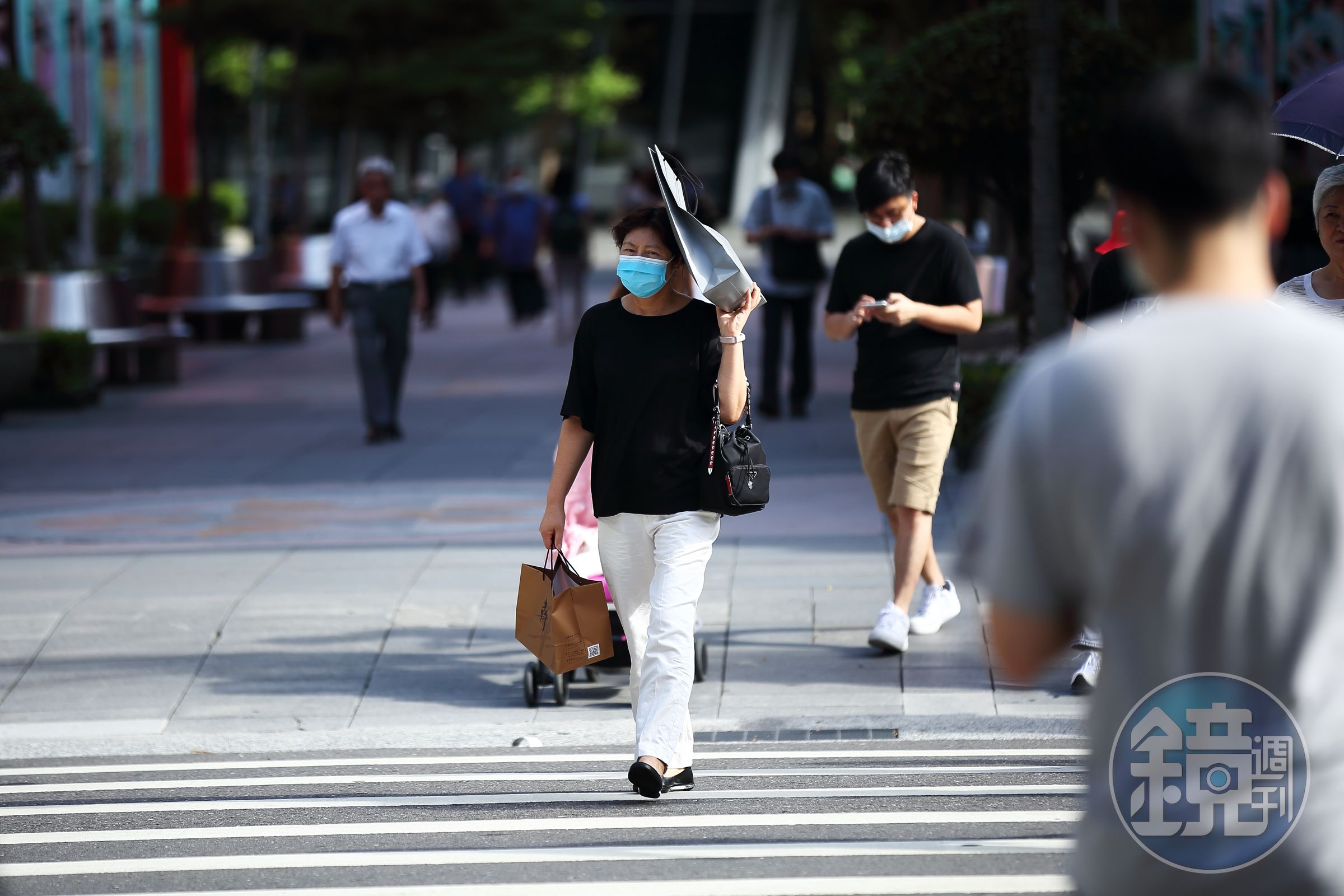 中央氣象局也針對北北桃基等10縣市發布高溫警報，大台北盆地高溫上看37度左右。（本刊資料照）