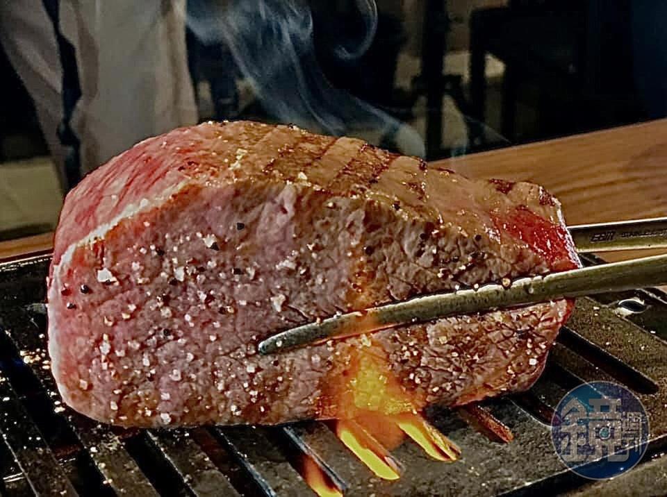 台中米其林一星餐廳「俺達の肉屋」，在喬遷開幕趴上發表塊燒技法，燒得油香噴發的和牛脂潤銷魂。