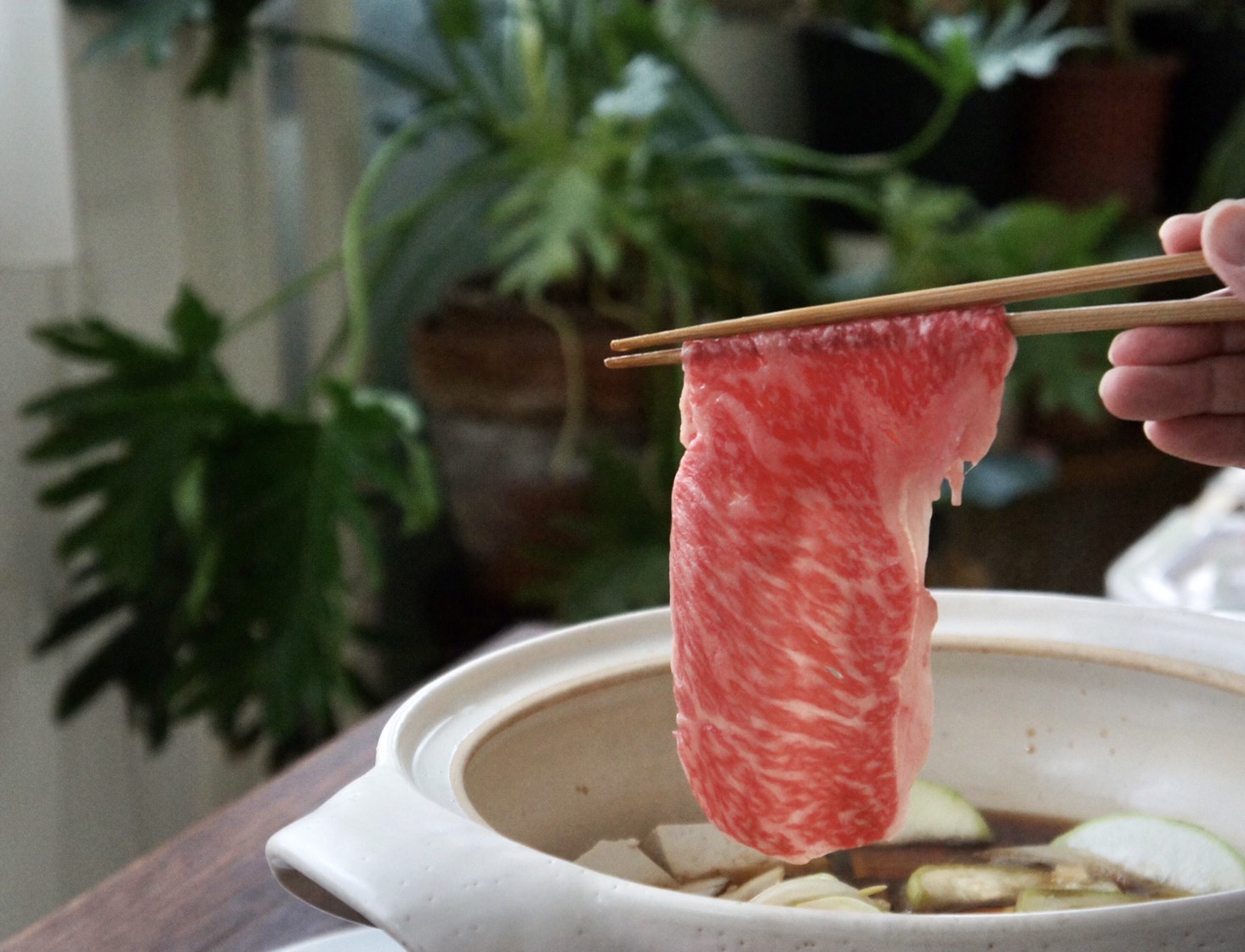 黑毛和牛肋眼脂如雪花，肉片勻透。