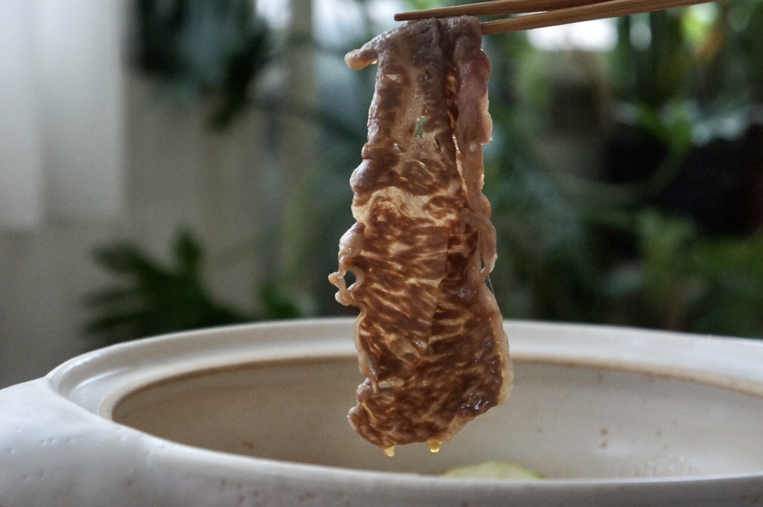 防疫苦悶？在家吃肉喝酒打點生活儀式感，安然等待出關。