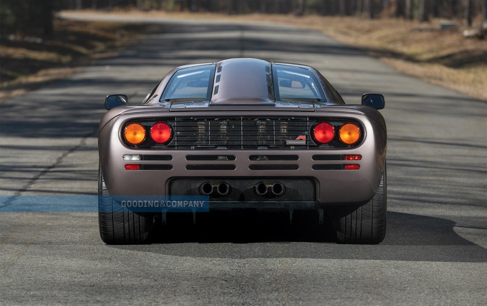 McLaren F1裝備一具BMW製造，代號S70/2的6.1升V12引擎，可輸出627匹馬力。