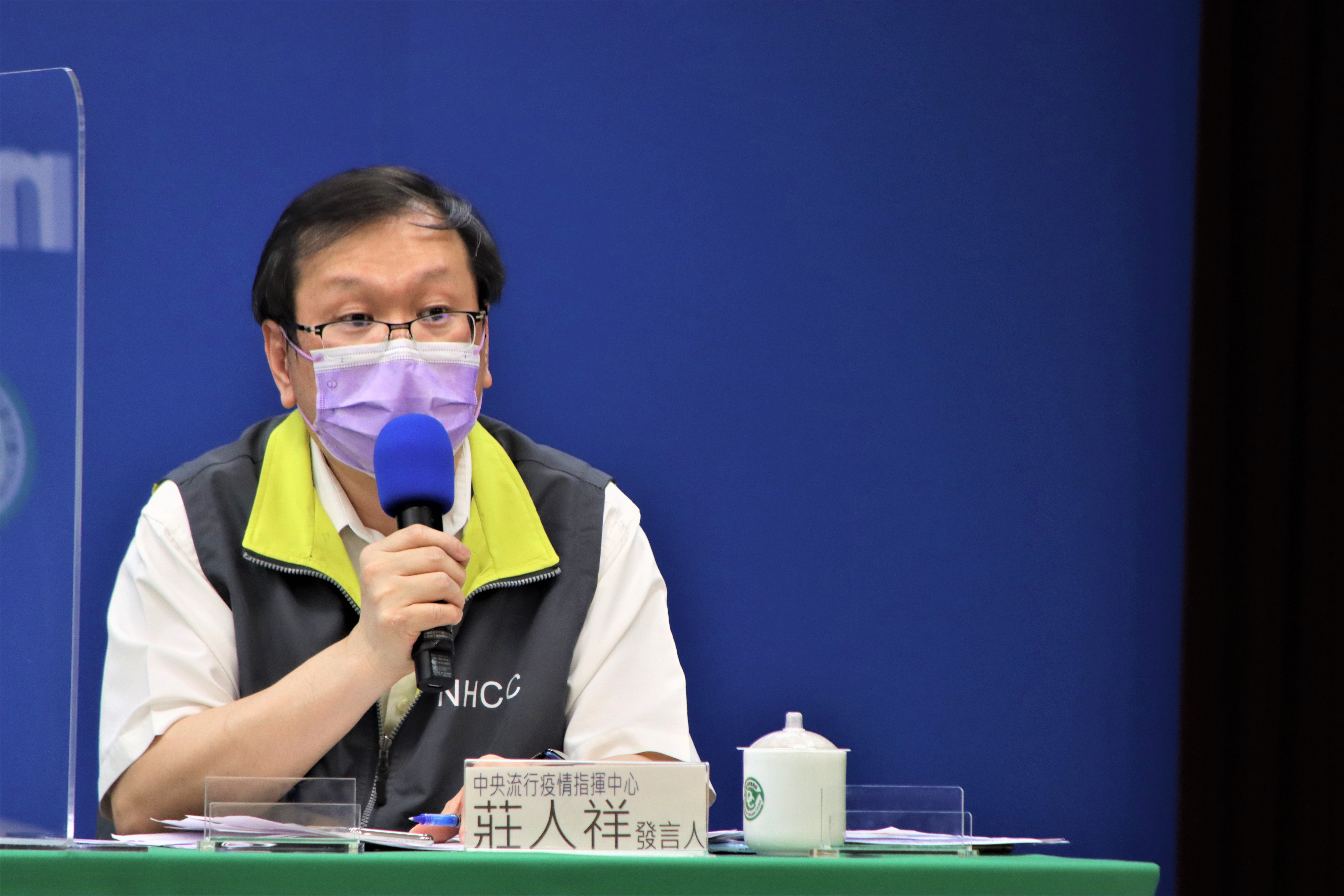 指揮中心發言人莊人祥說明，雙北遺體火化數量增加，是因為台灣已邁入老齡化社會，並非蓋牌。（指揮中心提供）