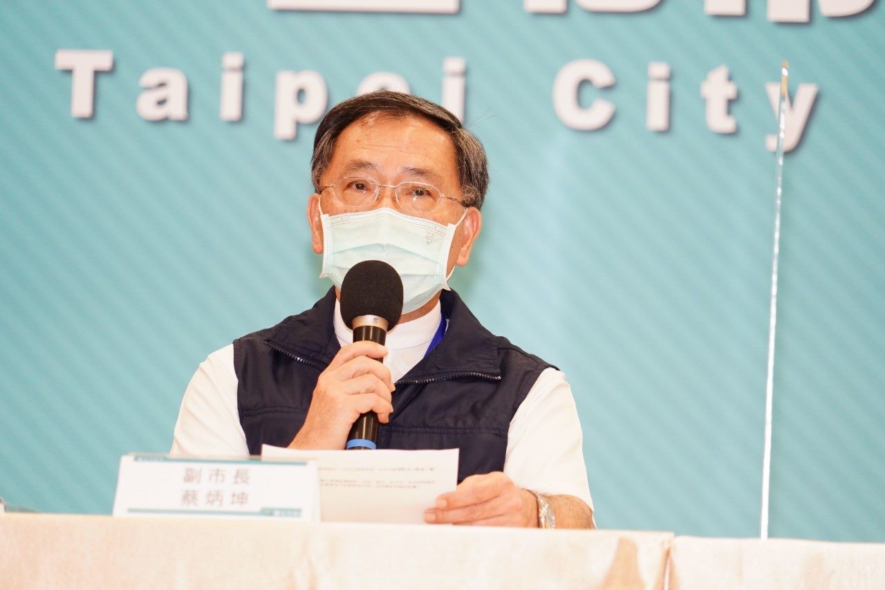 副市長蔡炳坤表示，今天上午80歲以上長者預約接種比例為83.44%。（台北市府提供）