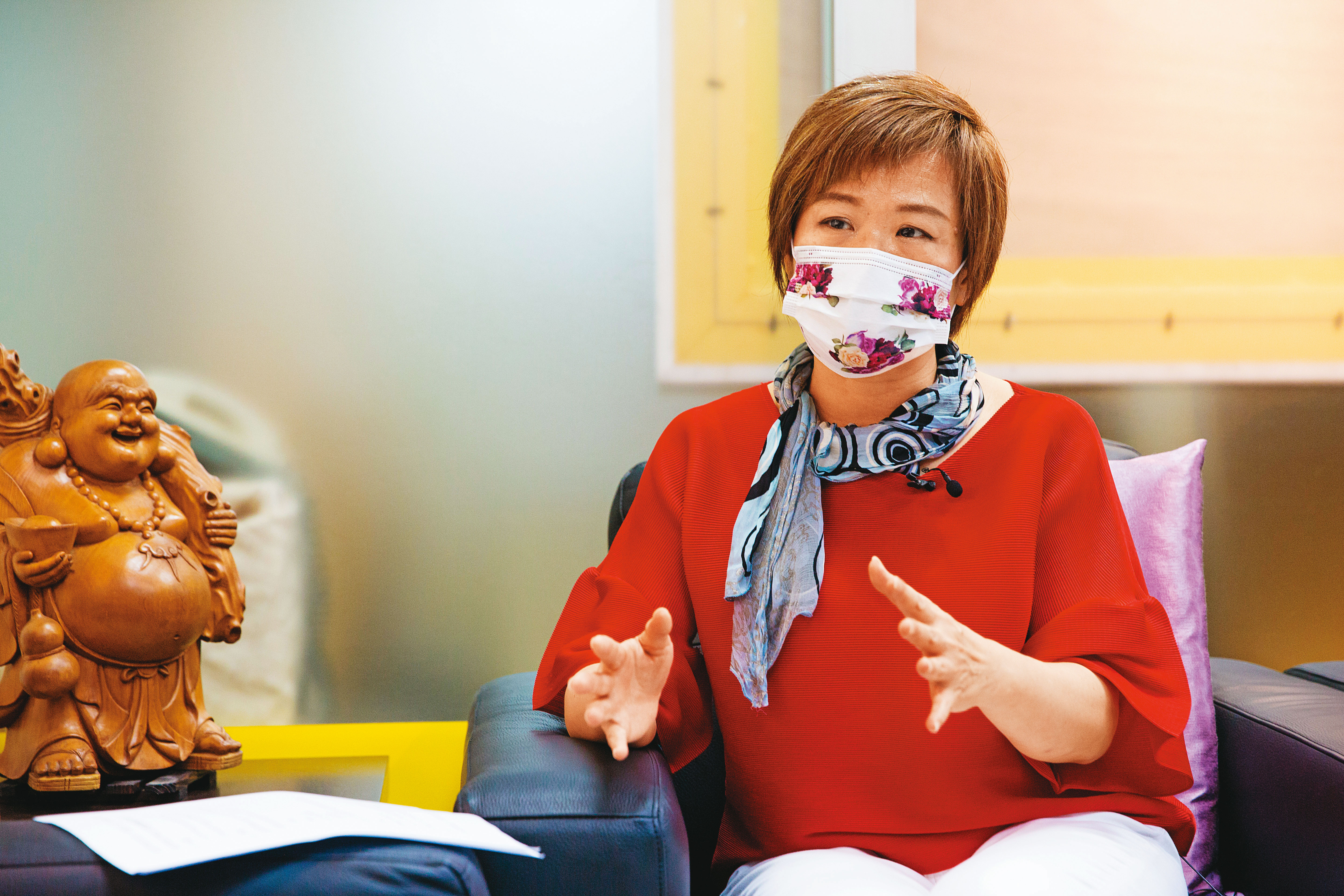 富康經貿生技大樓管委會主委劉麗萍（圖）指控，民政局放任業者在住宅區設殯葬會館。