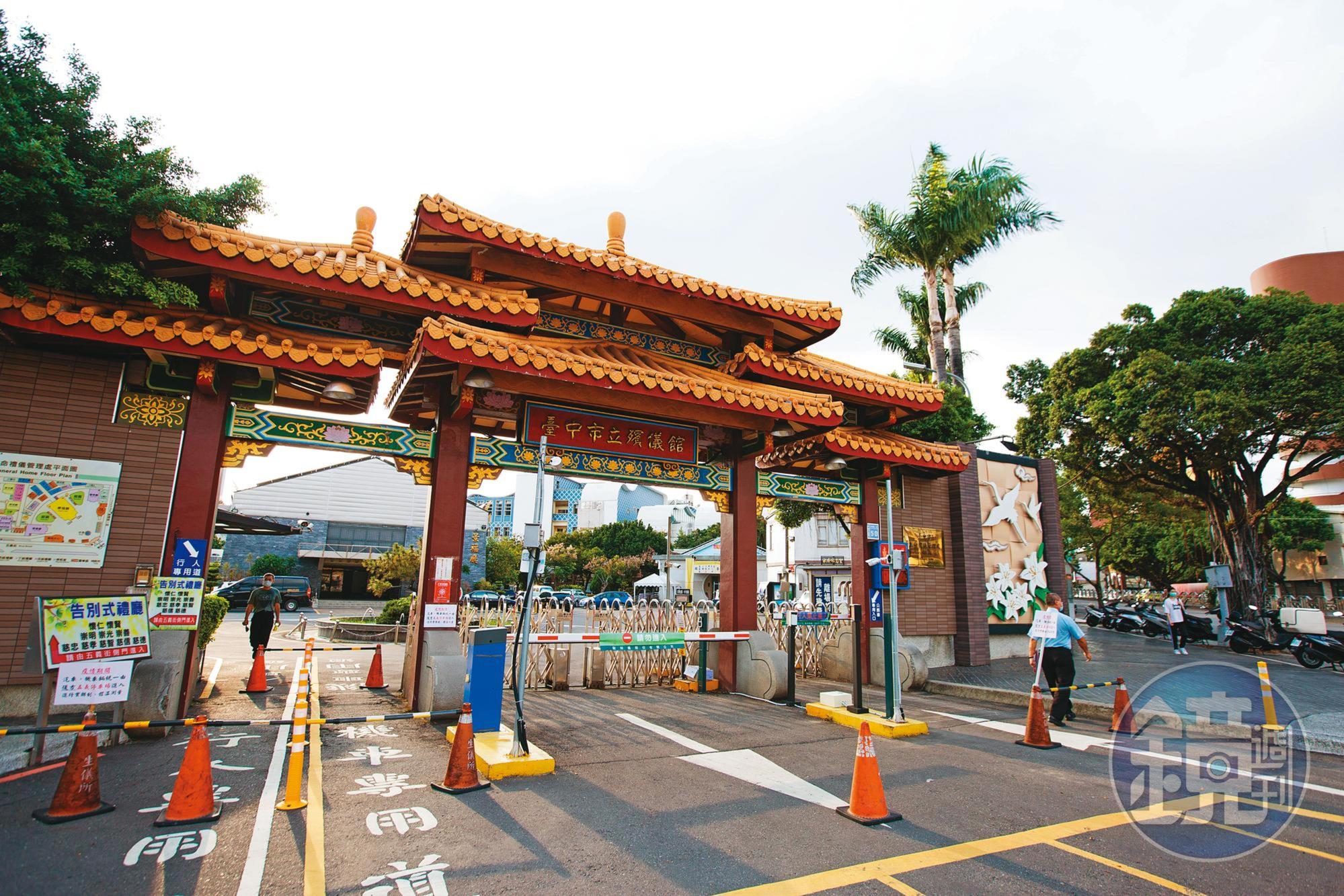 台中市立殯儀館取消許多小靈堂,使得私人殯葬會館需求量大增。