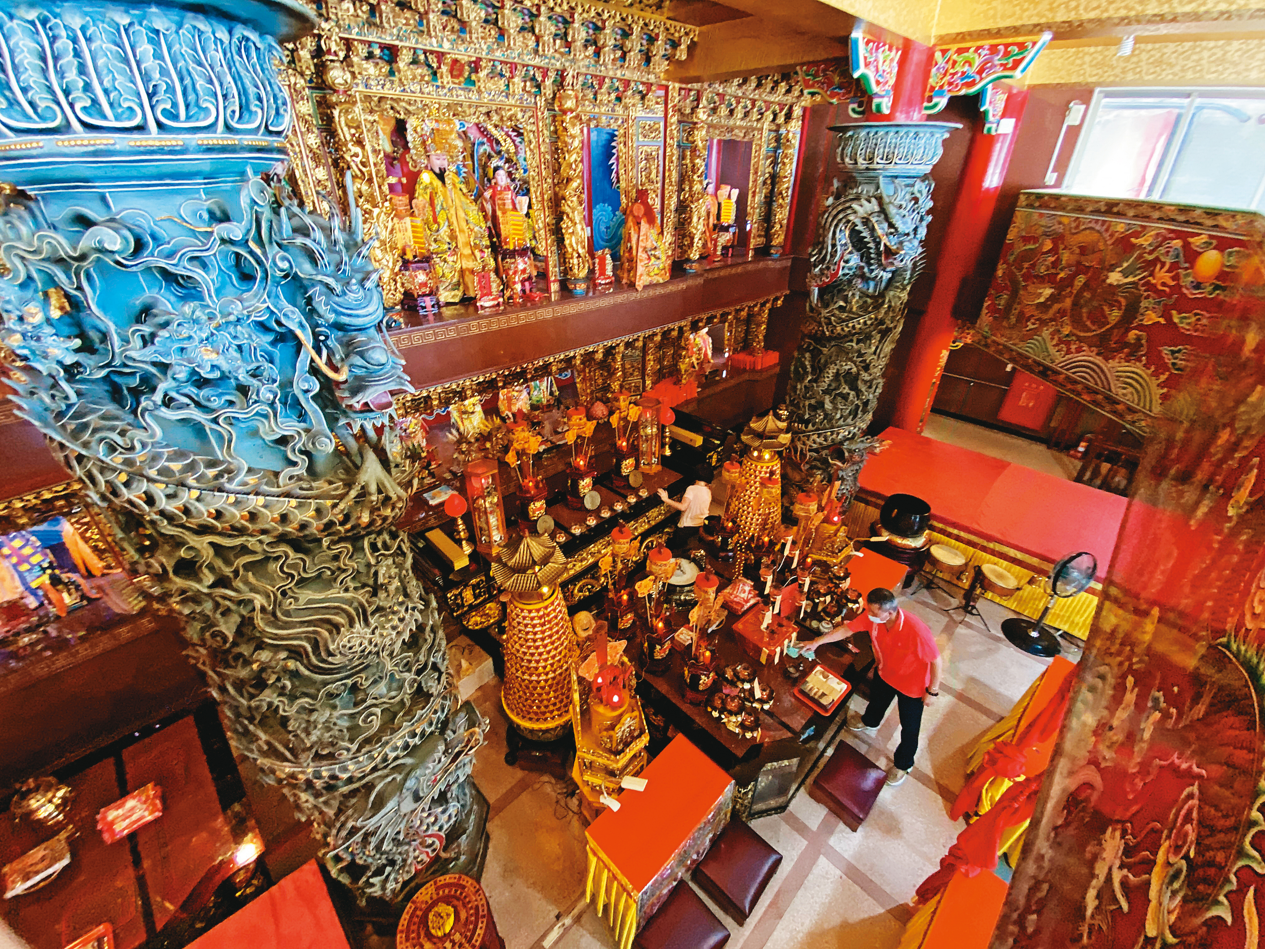 九龍宮樓高6層，供奉的玉皇大帝是由松山奉天宮迎來。