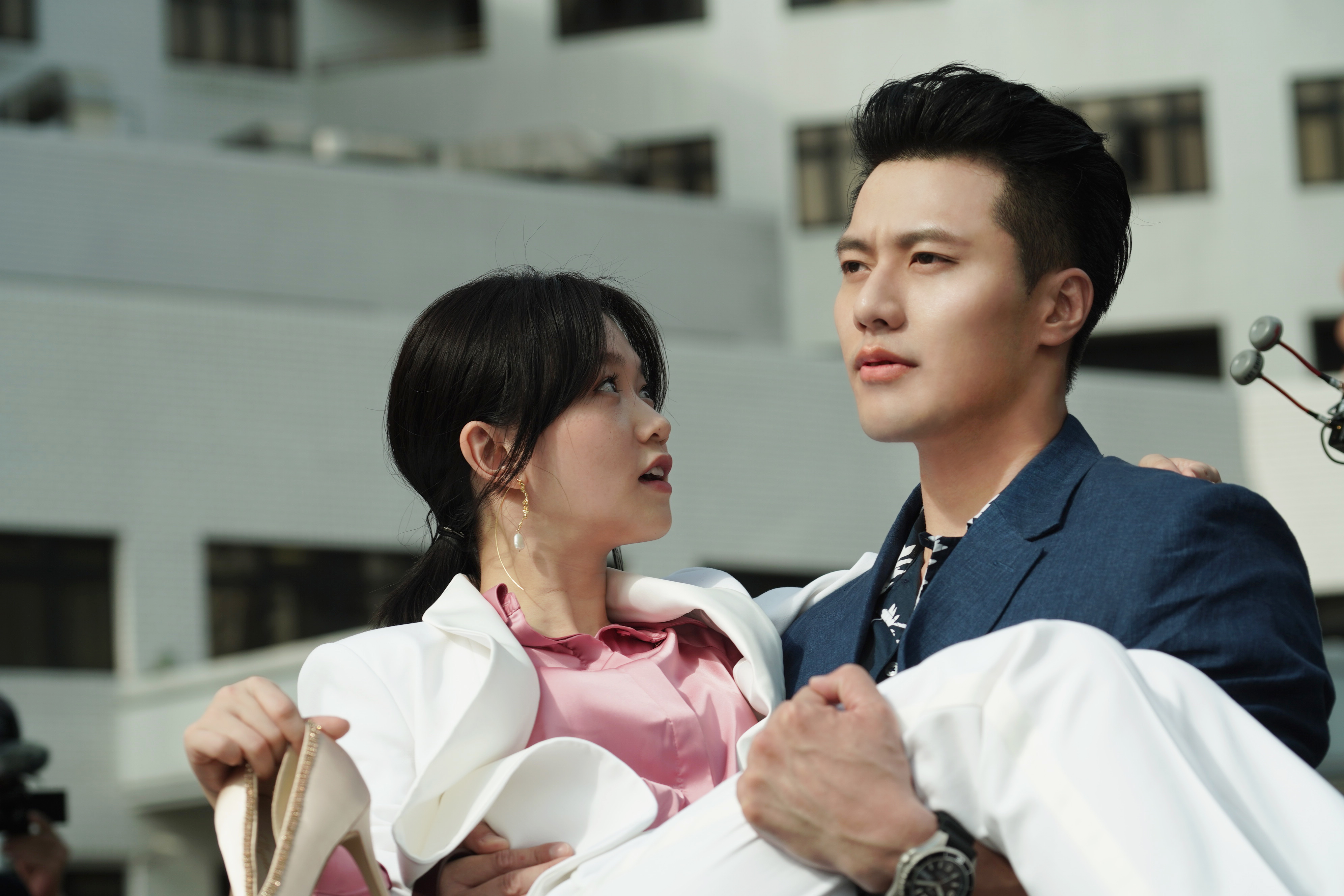 張睿家變身體貼暖男，公主抱嚴正嵐，各種瘋狂撒糖舉動。（七十六号原子提供）