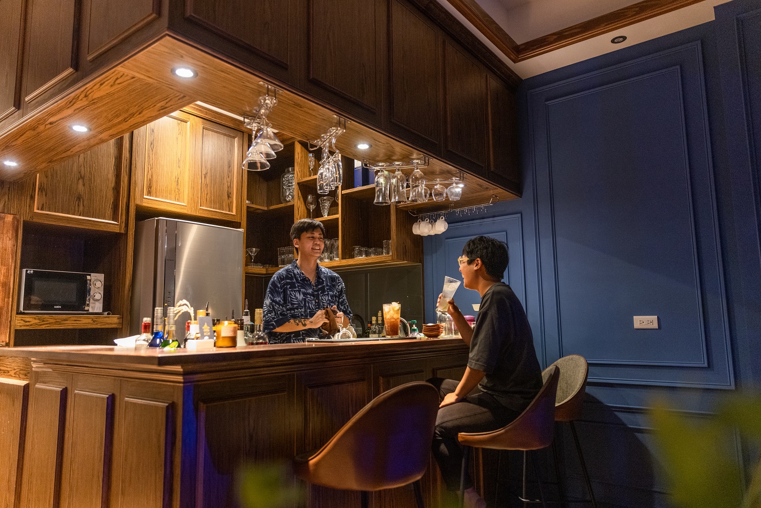 私人酒吧氣氛非常好，有時還會請來客座調酒師。