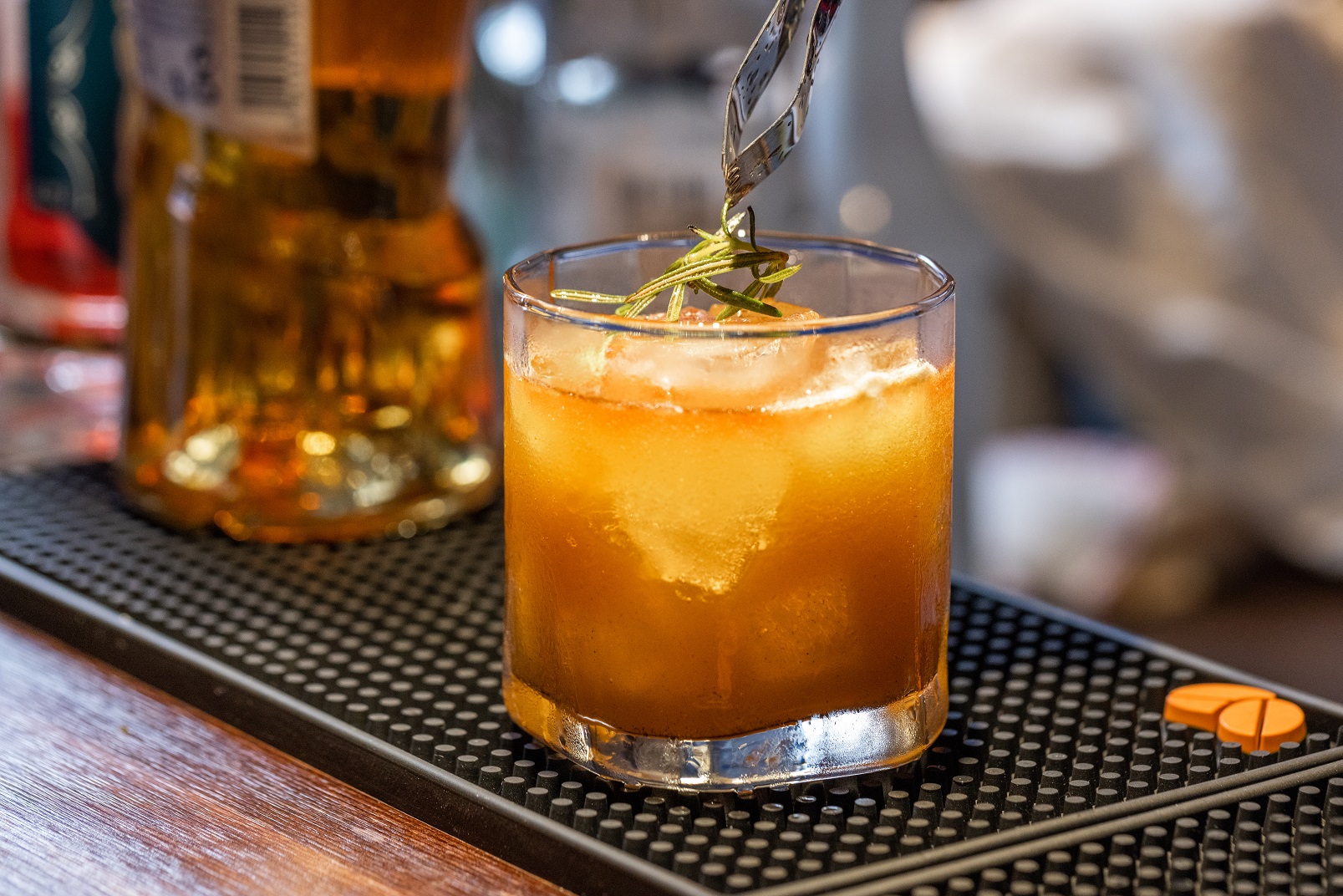 使用澎湖風茹茶製作的「篝火特調」，是這兒的招牌。（350元／杯）