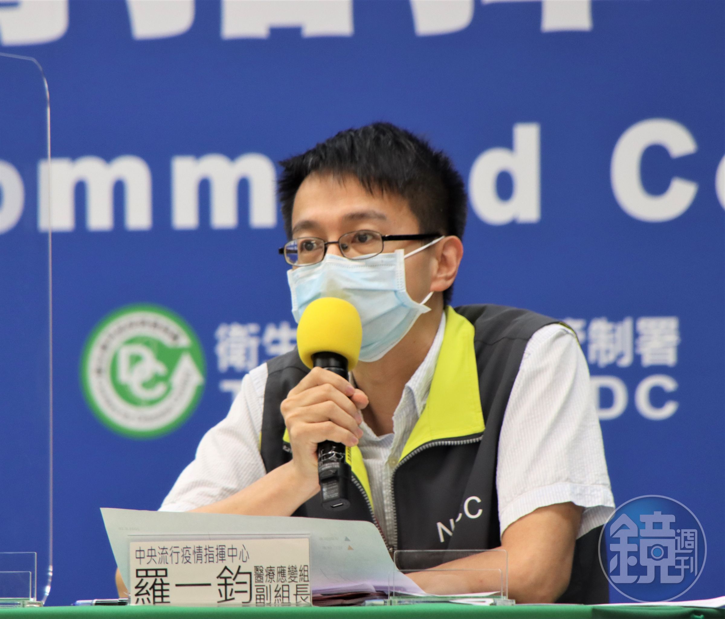 醫療應變組副組長羅一鈞說明，COVID-19變異株在台情形。（指揮中心提供）