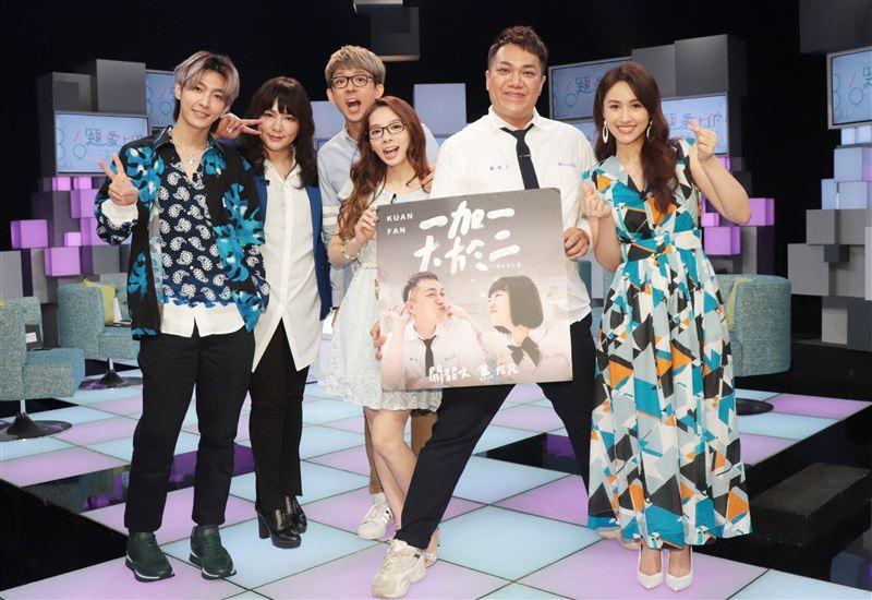 在節目上,阿滴首度吐露「妹婿條件」,連滴妹也是第一次聽到。(公視提供)