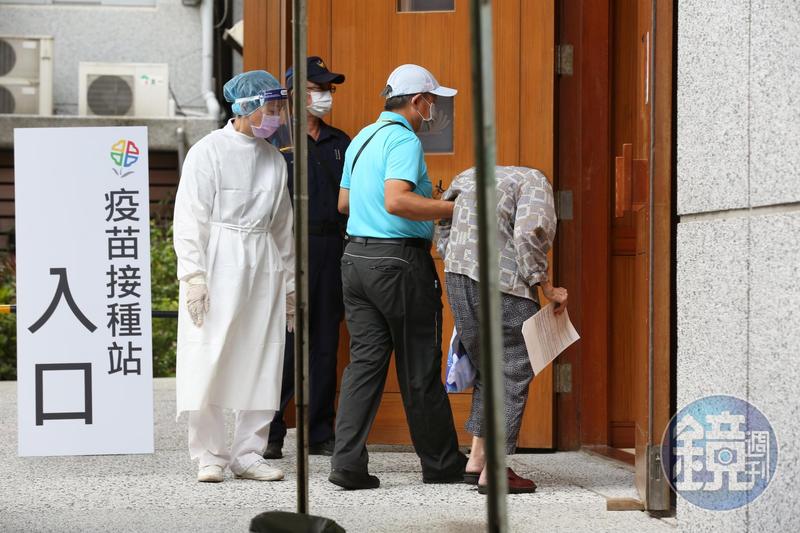 國內疫情趨穩，姜冠宇醫師認為是假象，民眾不宜鬆懈。（資料照）