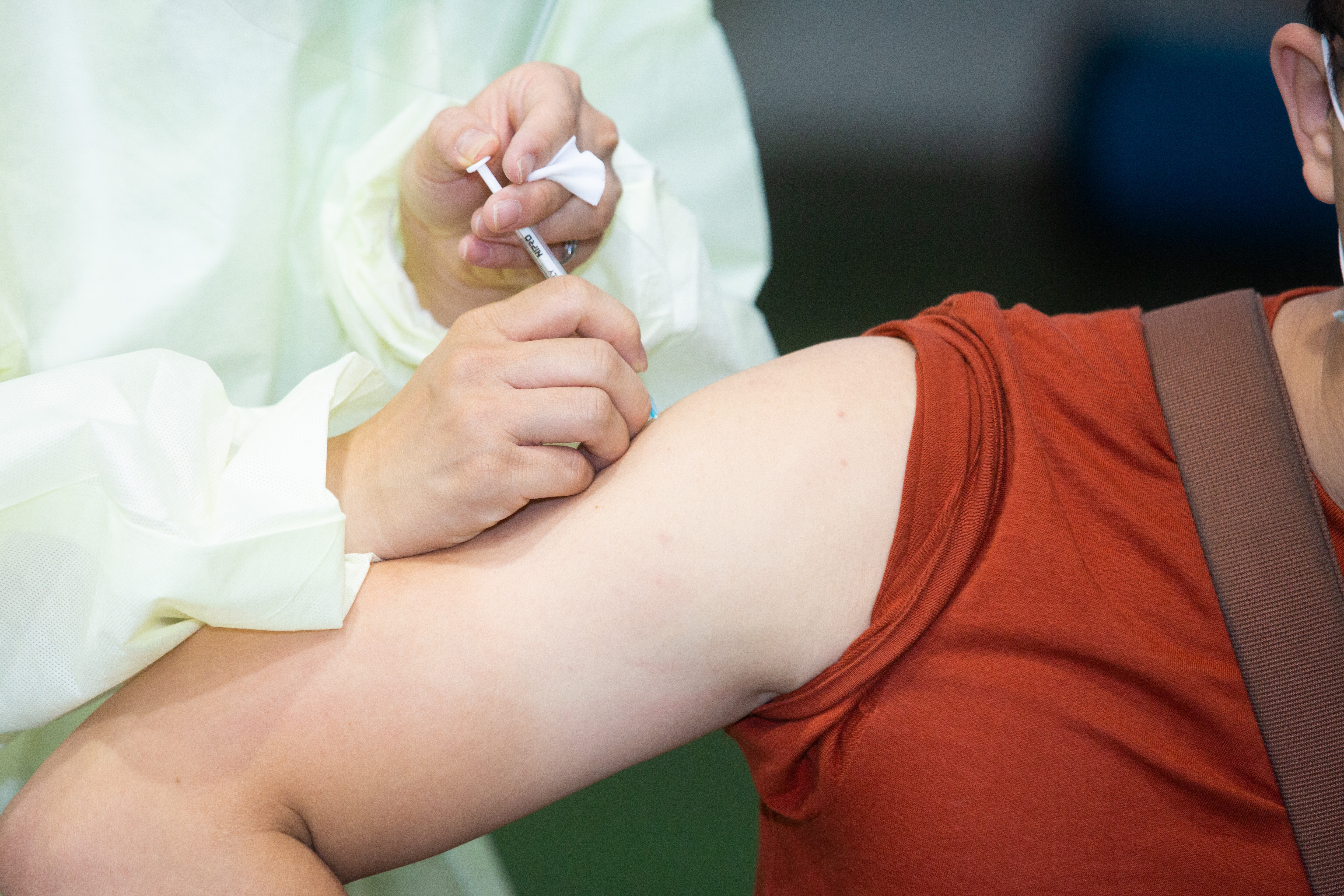 新冠疫苗接種後不良事件頻傳。（示意圖，本刊資料照）