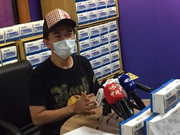 吳宗憲日前捐贈11萬劑新型冠狀病毒抗原快速檢測試劑。(PG Talk提供)