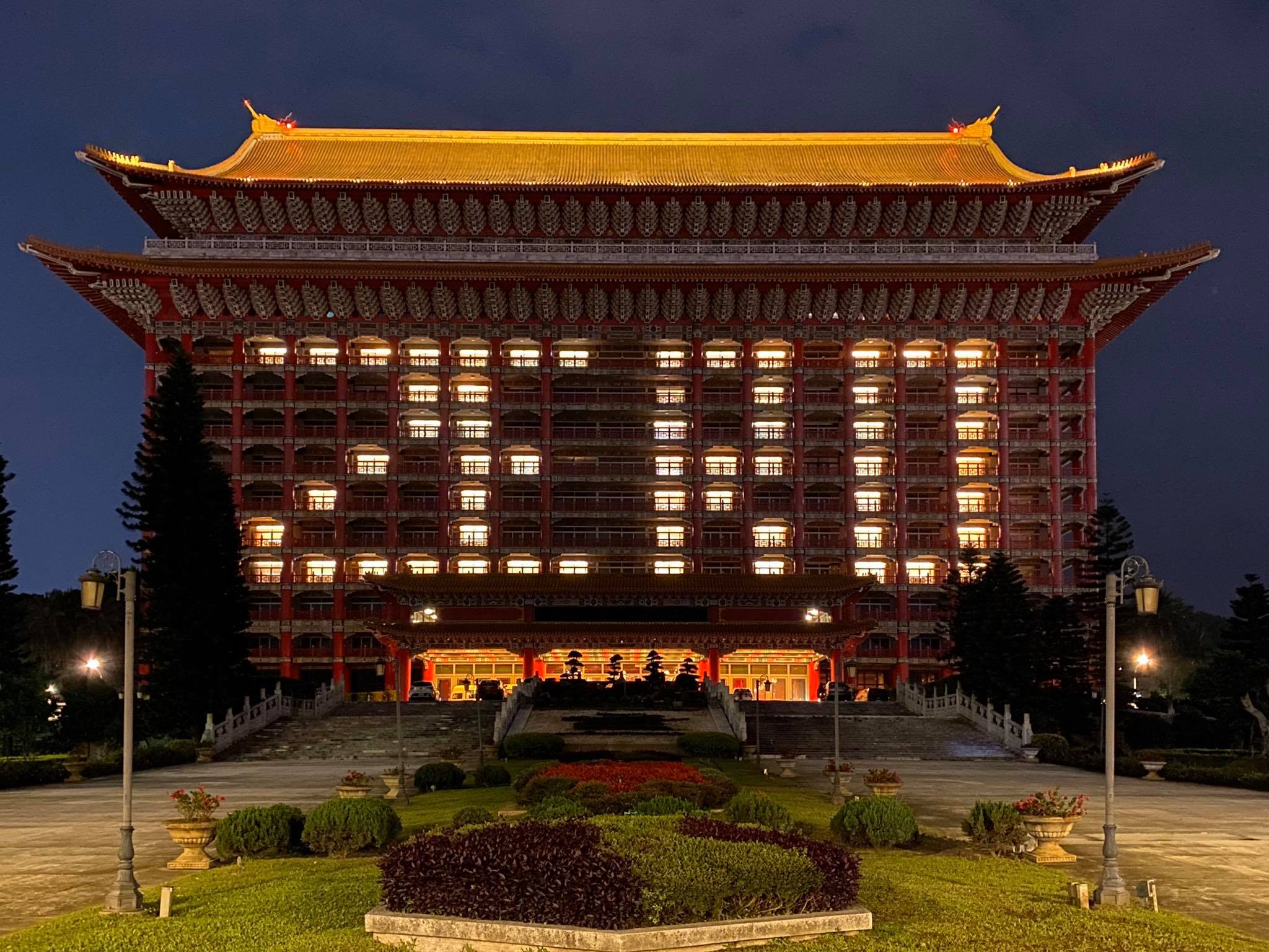 去年疫情確診「+0」時，圓山飯店點上「ZERO」。（翻攝臉書粉絲團）