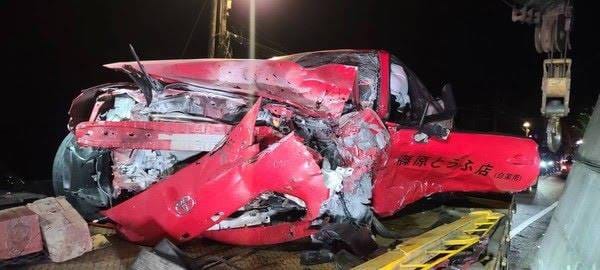 台七乙線山路因駕駛逆向超車發生車禍。（「記者爆料網」提供）