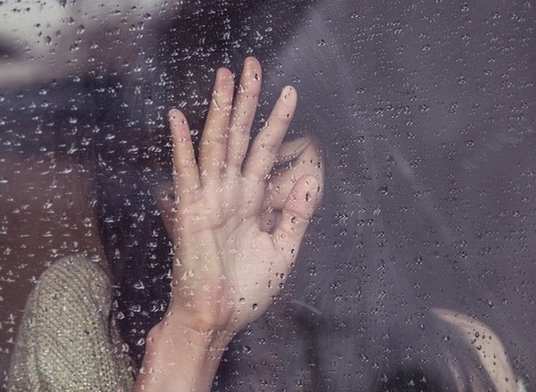 王姓男子誘騙國中少女上車逼脫光性侵，少女趁王不備裸奔逃出求救。示意圖，非當事人。（翻攝pixabay）