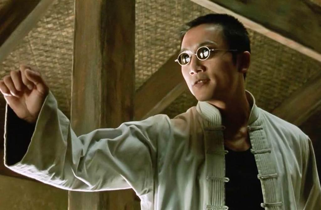 鄒兆龍在台灣出生,後赴香港、好萊塢發展,曾演出《駭客任務》系列等。(翻攝自truemii.com.tw)