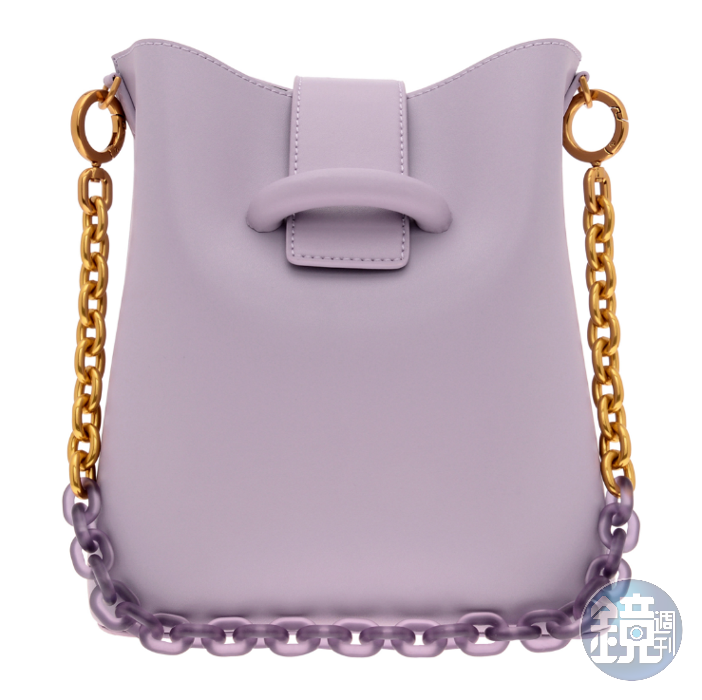 鍊條肩背水桶包NT$2,990 CHARLES & KEITH。（CHARLES & KEITH提供）