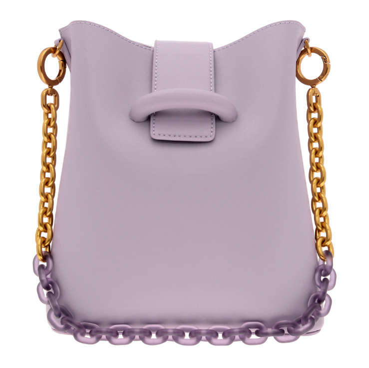 鍊條肩背水桶包NT$2,990 CHARLES & KEITH。（CHARLES & KEITH提供）