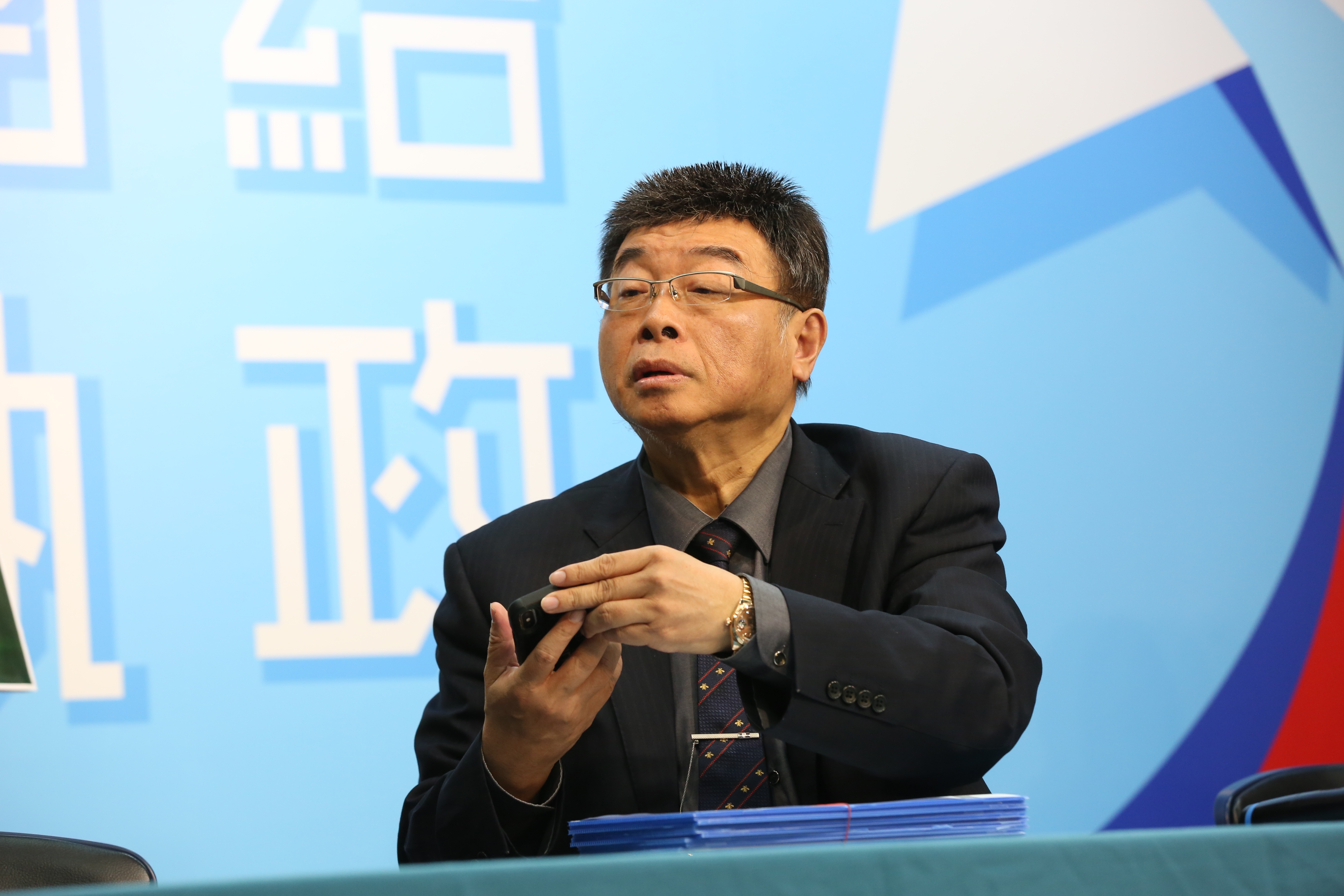 前立委邱毅飛往廈門，準備施打中國疫苗。（本刊資料照）