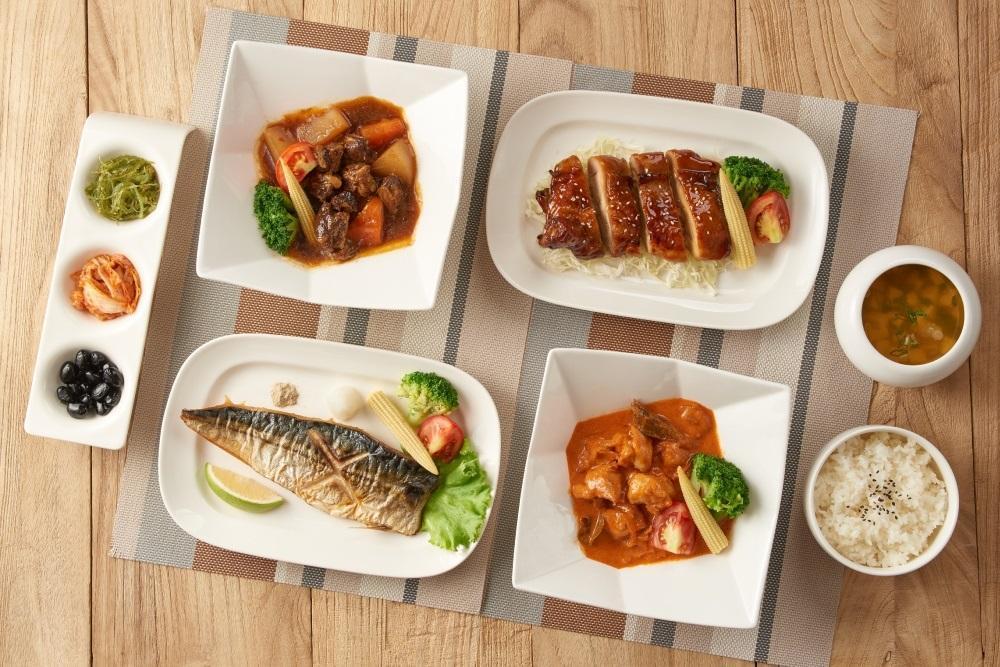 和逸飯店台北民生及忠孝館提供午間星級餐盒每個只要150元，包含每日例湯及時令水果。