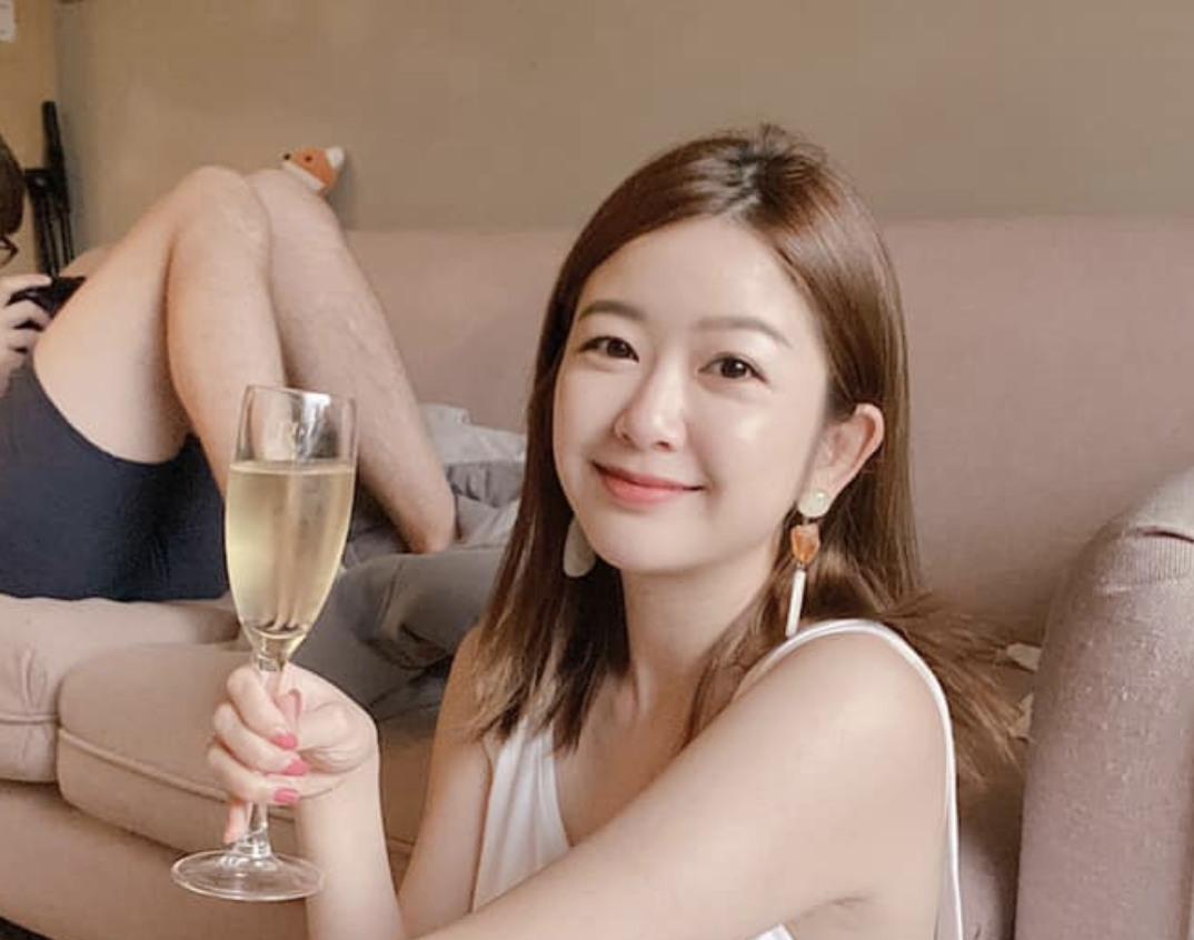 網紅查理家中因要不要讓阿公、阿嬤打疫苗掀起兩派討論。（翻攝自查理臉書）