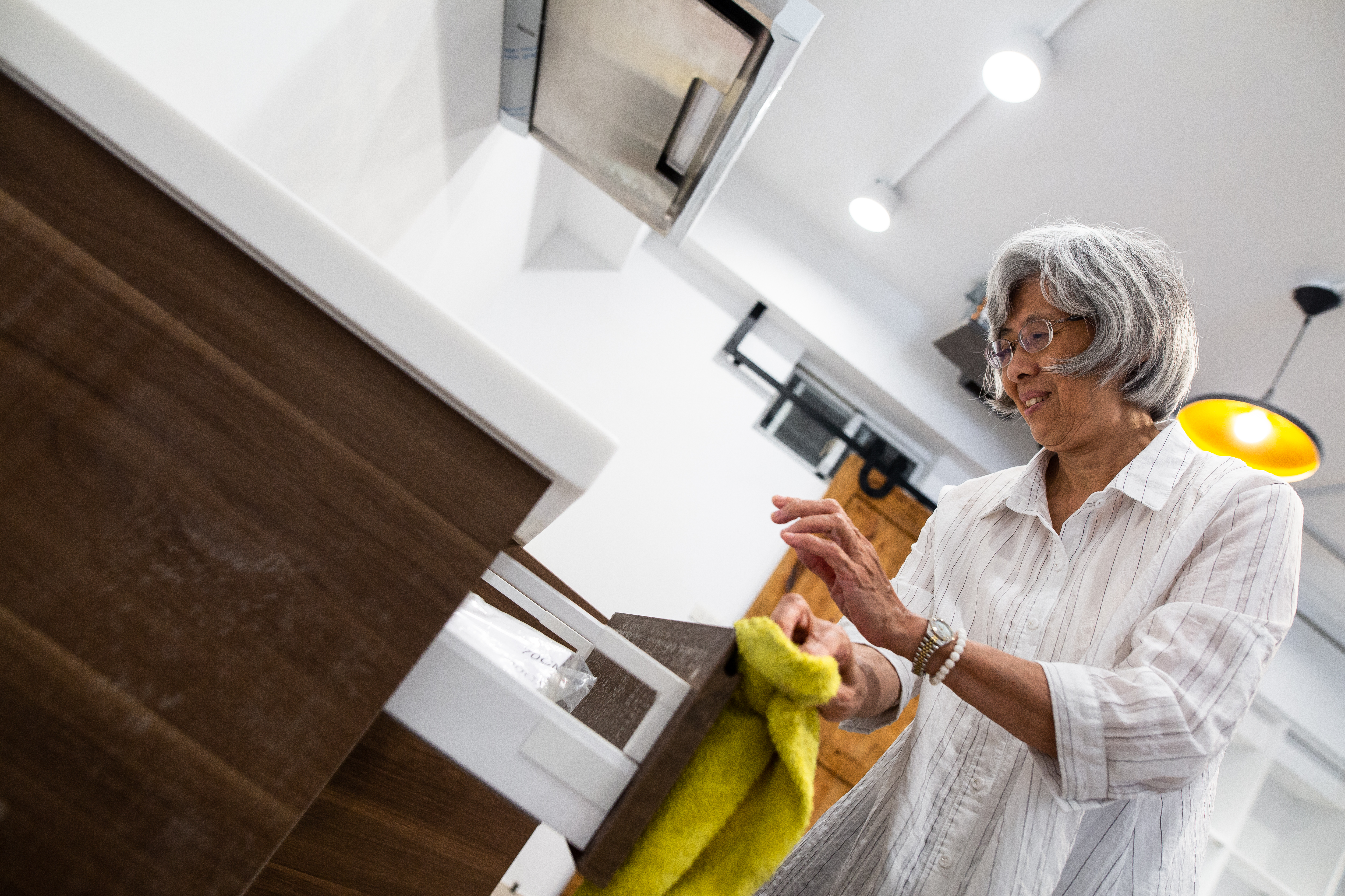 楊寶熙一個人手忙腳亂應付開店、搬家的一切，但她清楚，這是她要做的事。
