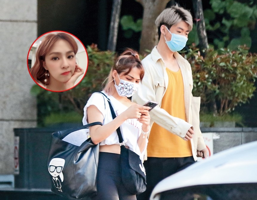 6月18日17：32，雖在疫情當中，熊熊（左）在助理陪同下，依舊忙於工作，還穿著運動風服飾，看來相當健康。