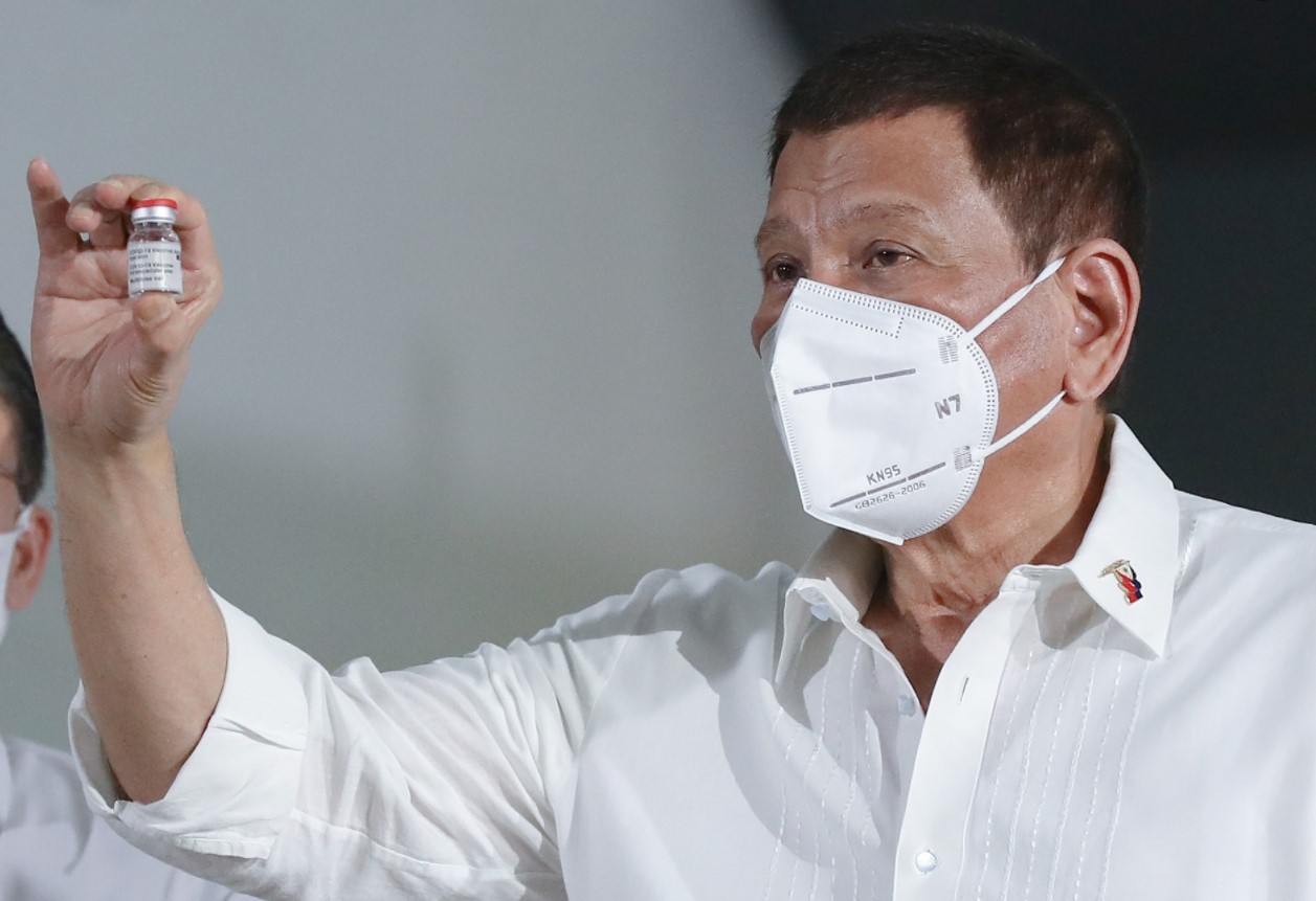 杜特蒂為了提升菲律賓疫苗施打率,不惜出言威脅民眾。(翻攝自Rodrigo Duterte臉書)