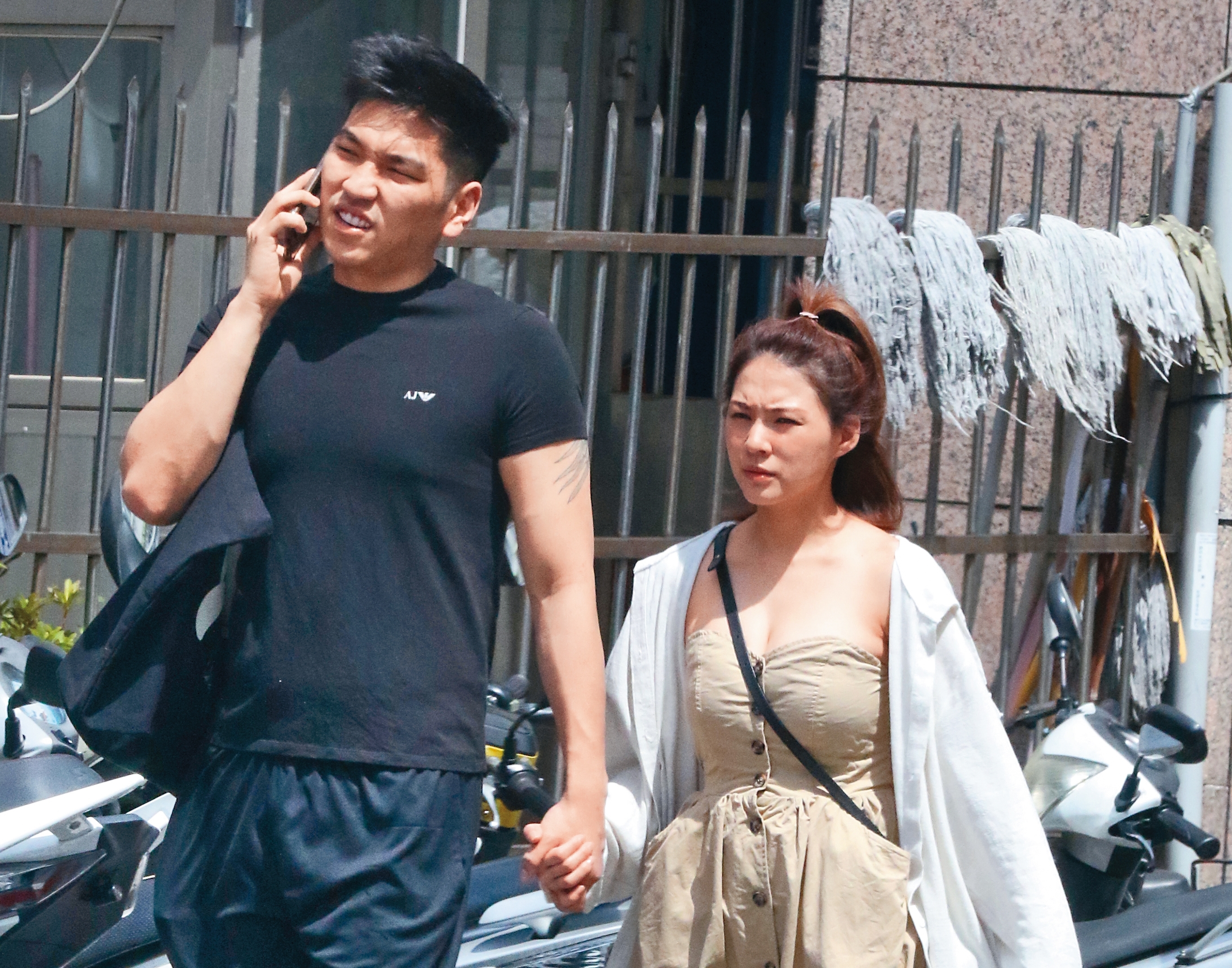 熊熊（右）一度與「特斯拉男」鄭旭哲（左）論及婚嫁，並且為他懷孕，但後來一切化為烏有，她也從頭來過。