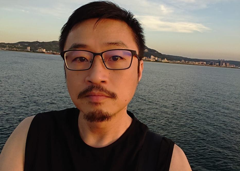 詩人吳岱穎於睡夢中辭世,享年45歲。(翻攝自吳岱穎臉書)
