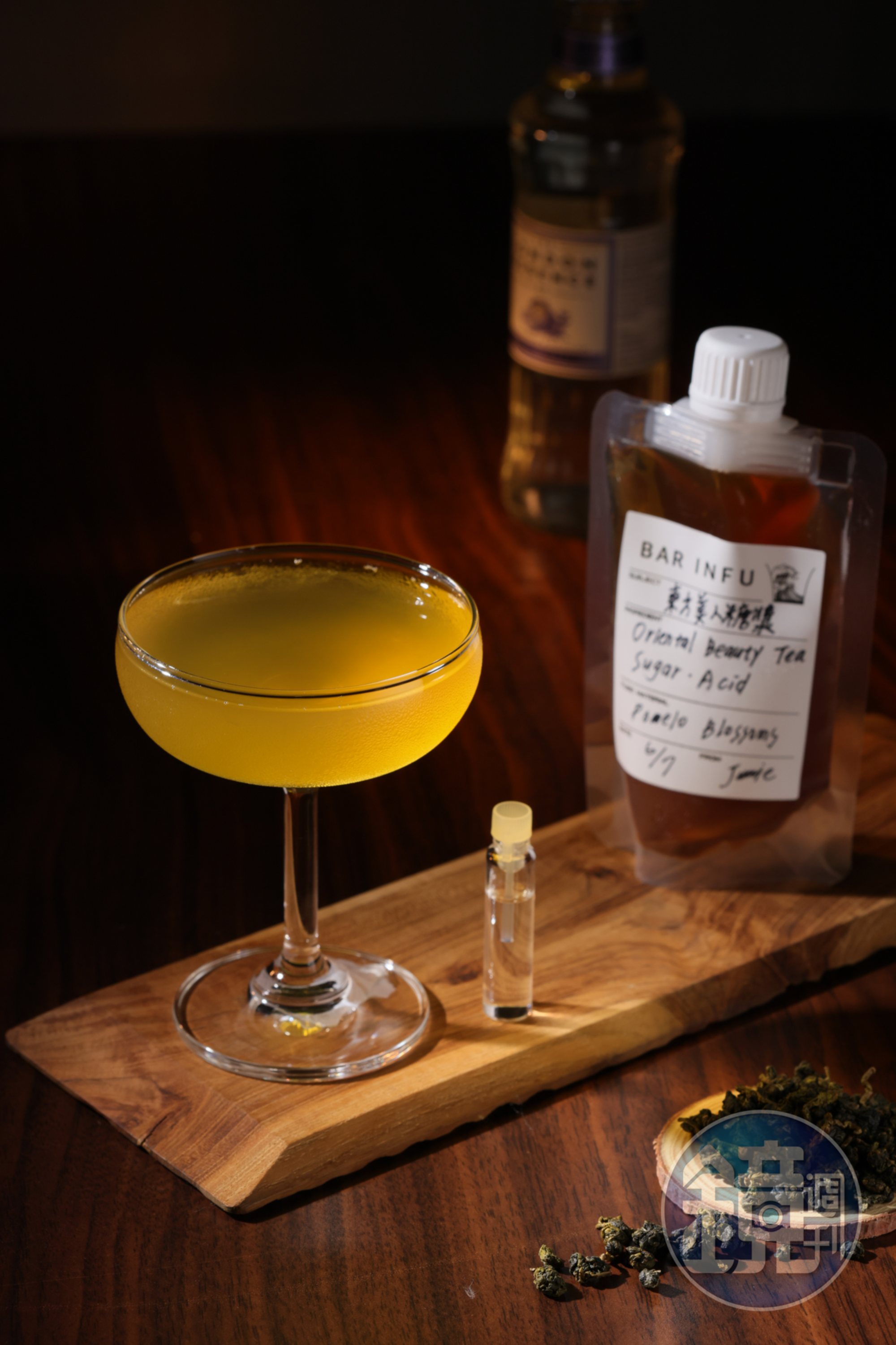「BAR INFU」的「東方美人風味糖漿」將茶葉的蜜感與清新融入杯中,加上隨附的柚花水,香氣更添層次。