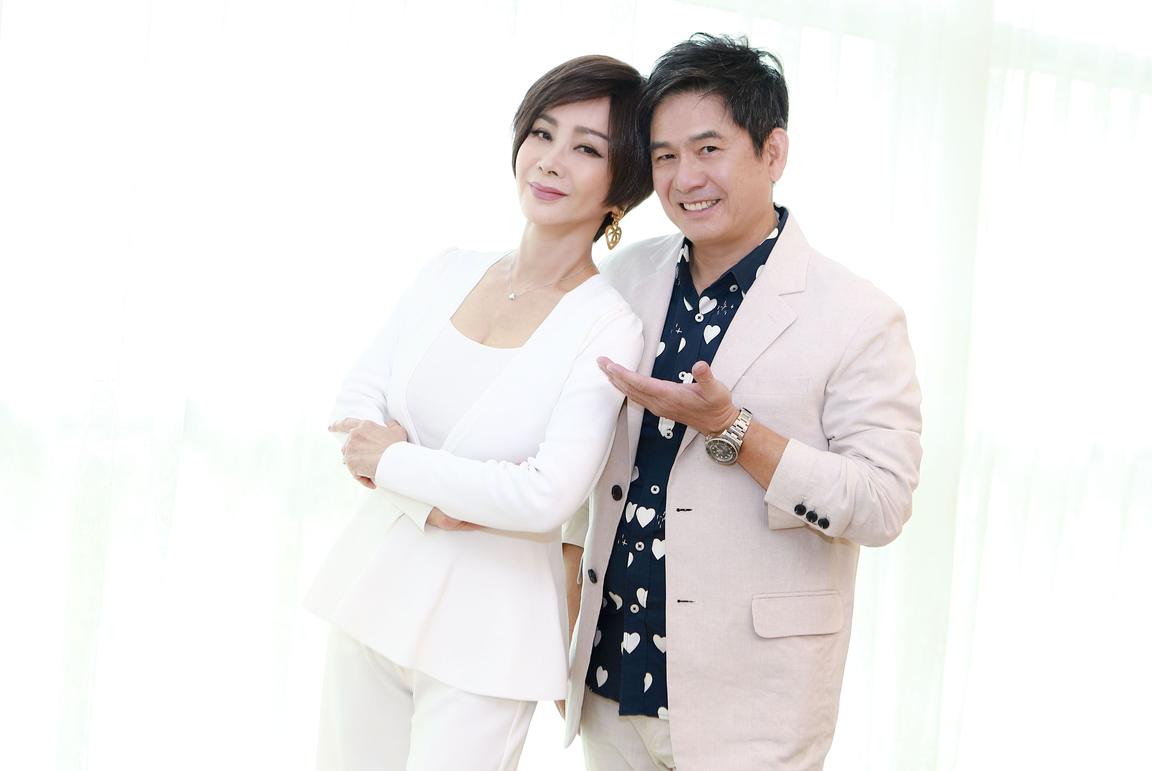 洪都拉斯為了跟陳美鳳第一次搭檔，還特地先看陳美鳳主演的《夜市人生》。(民視提供)