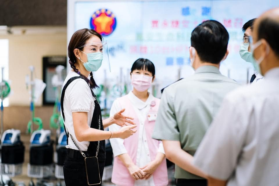 賈永婕出錢出力,在疫情間讓人看見希望。(翻攝自賈永婕臉書)